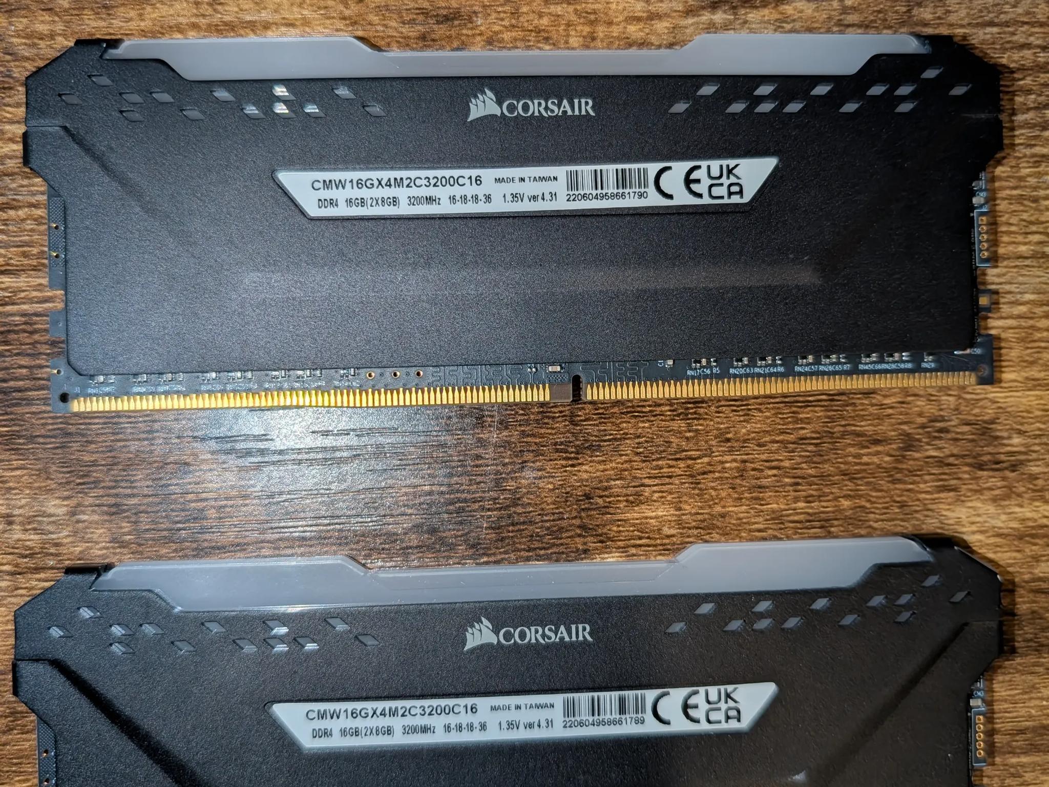 CORSAIR VENGEANCE RGB PRO DDR4 RAM 16GB (2x8GB) 3200MHz CL16