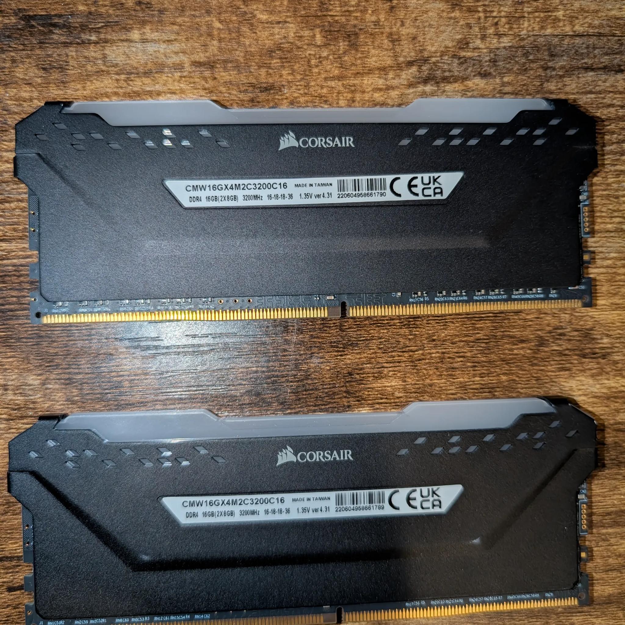 CORSAIR VENGEANCE RGB PRO DDR4 RAM 16GB (2x8GB) 3200MHz CL16