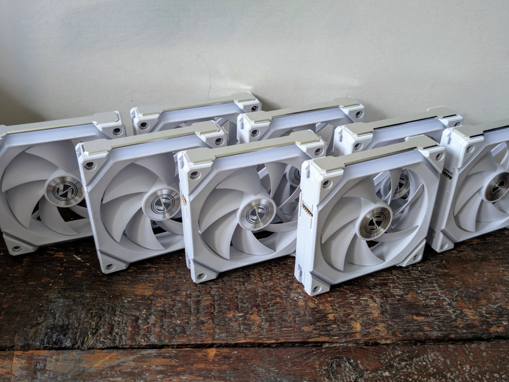 8 Pack Lian Li UNI ARGB White Case Fans