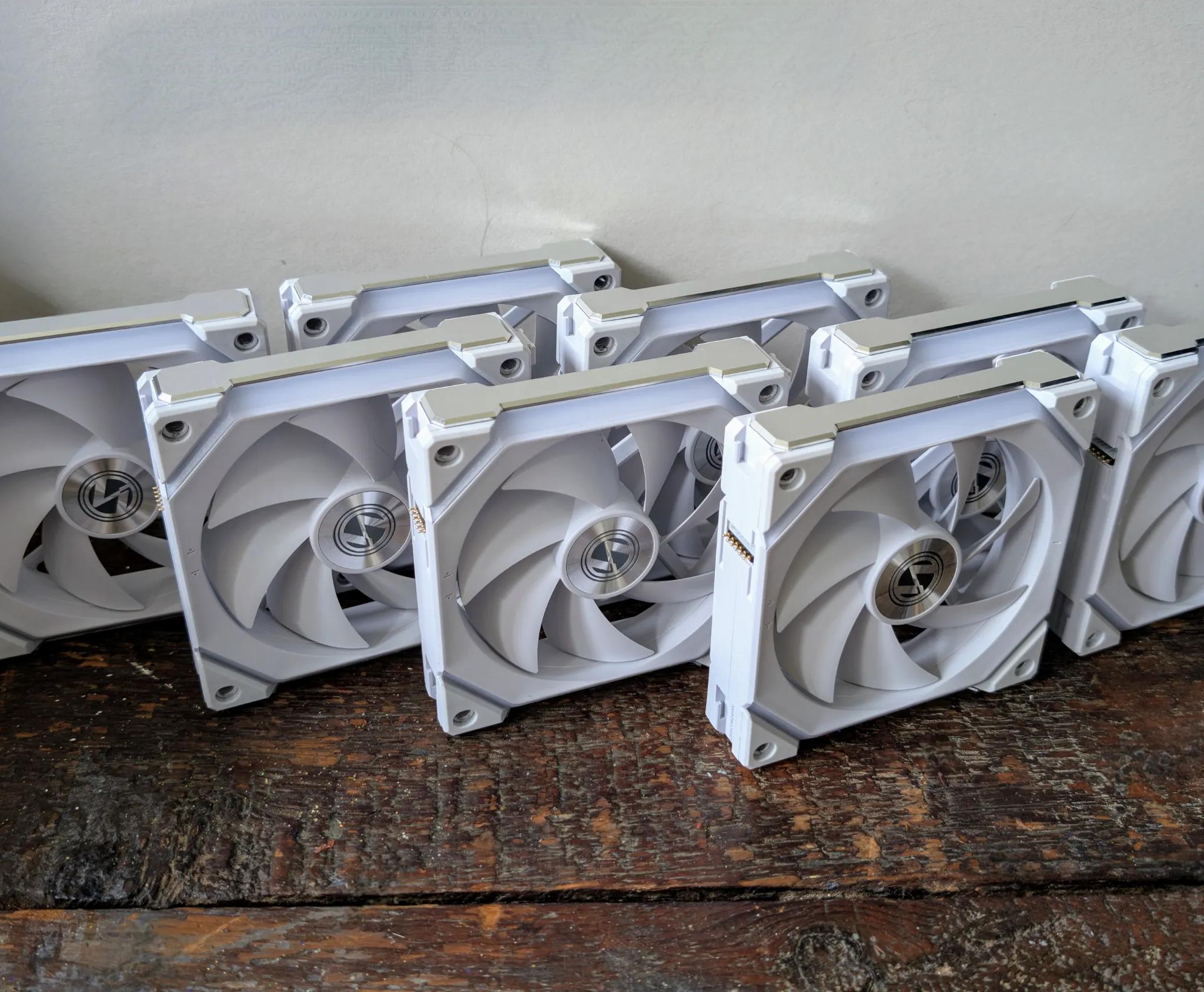 8 Pack Lian Li UNI ARGB White Case Fans