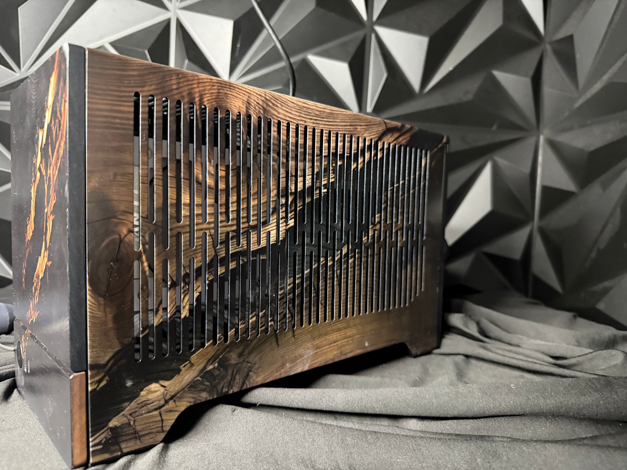 🌙🌲 MIDNIGHT OAK 🌲🌙 Ryzen 7 7700X| RTX 5070| 32 GB DDR5| 2 TB Nvme | 850W Gold PSU