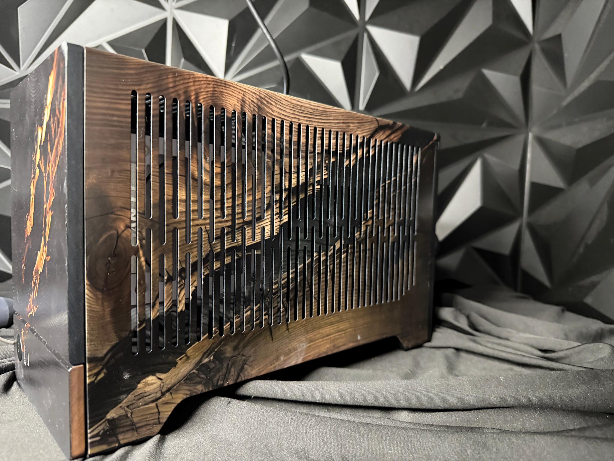 🌙🌲 MIDNIGHT OAK 🌲🌙 Ryzen 7 7700X| RTX 5070| 32 GB DDR5| 2 TB Nvme | 850W Gold PSU