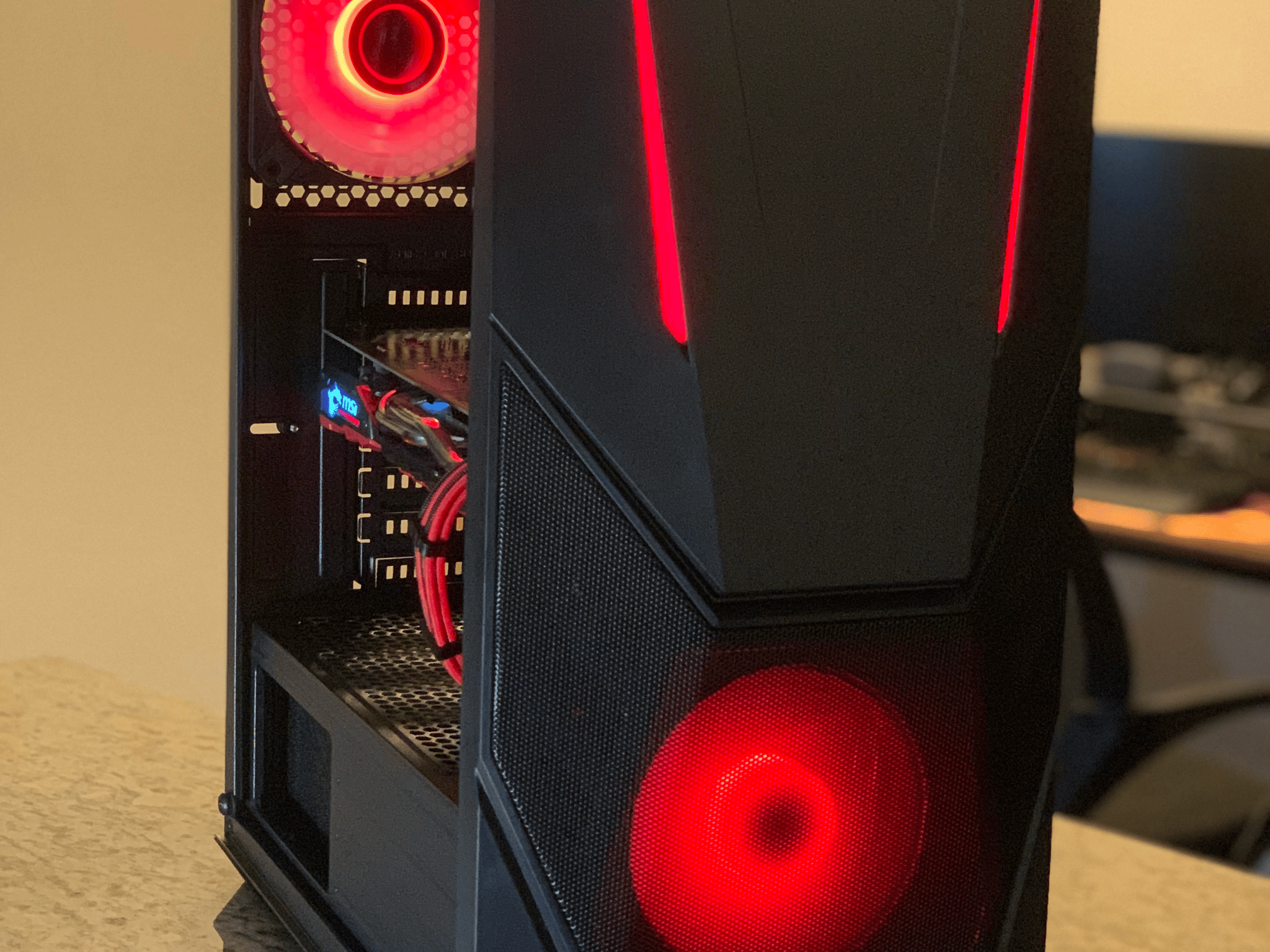 Entry Level Black/Red Gaming PC (RX 570 + Ryzen 5 2400g)