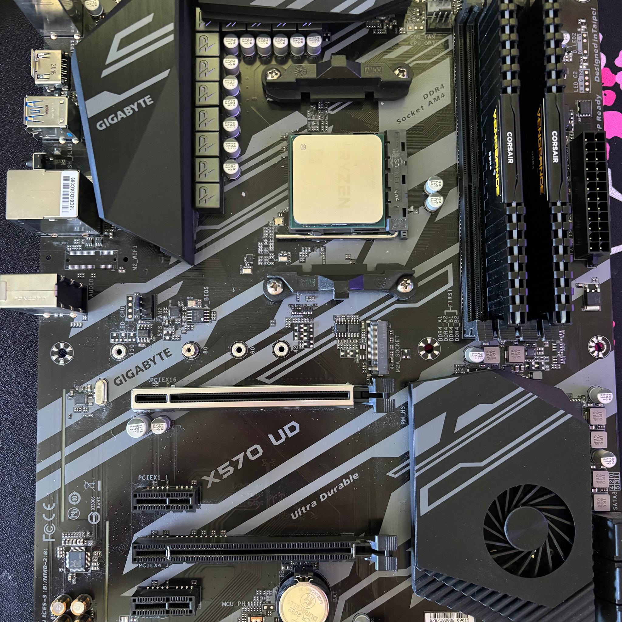 CPU/MB/RAM COMBO | AMD Ryzen 5 3600 | Gigabyte X570 UD | 32GB Corsair Vengeance DDR4 3600 MHz