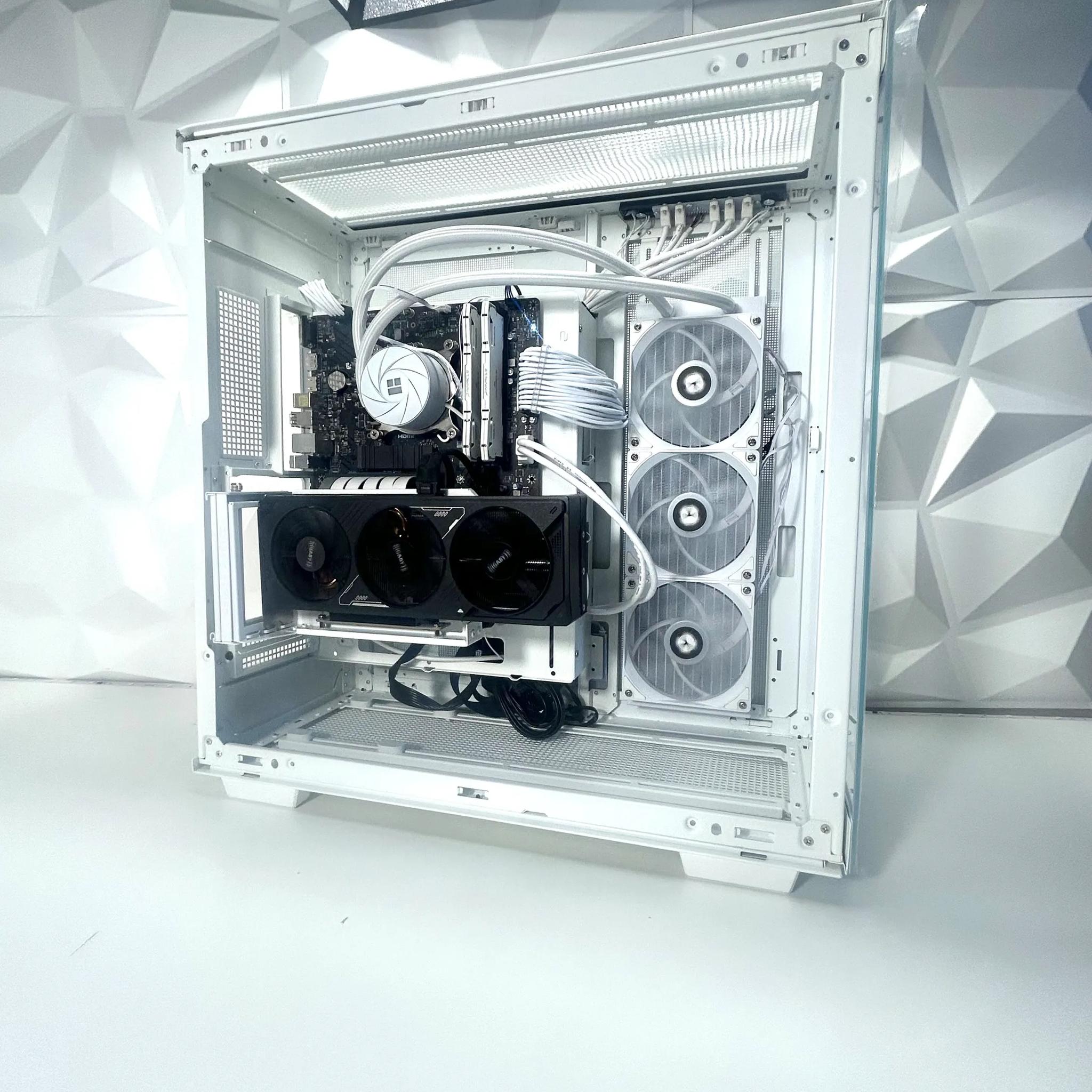 🥶🧊//Castle Peak// - Minimalist Gaming PC🥶🧊 RTX 5070, Intel Core i5 13600KF, 32GB Ram + 2TB SSD