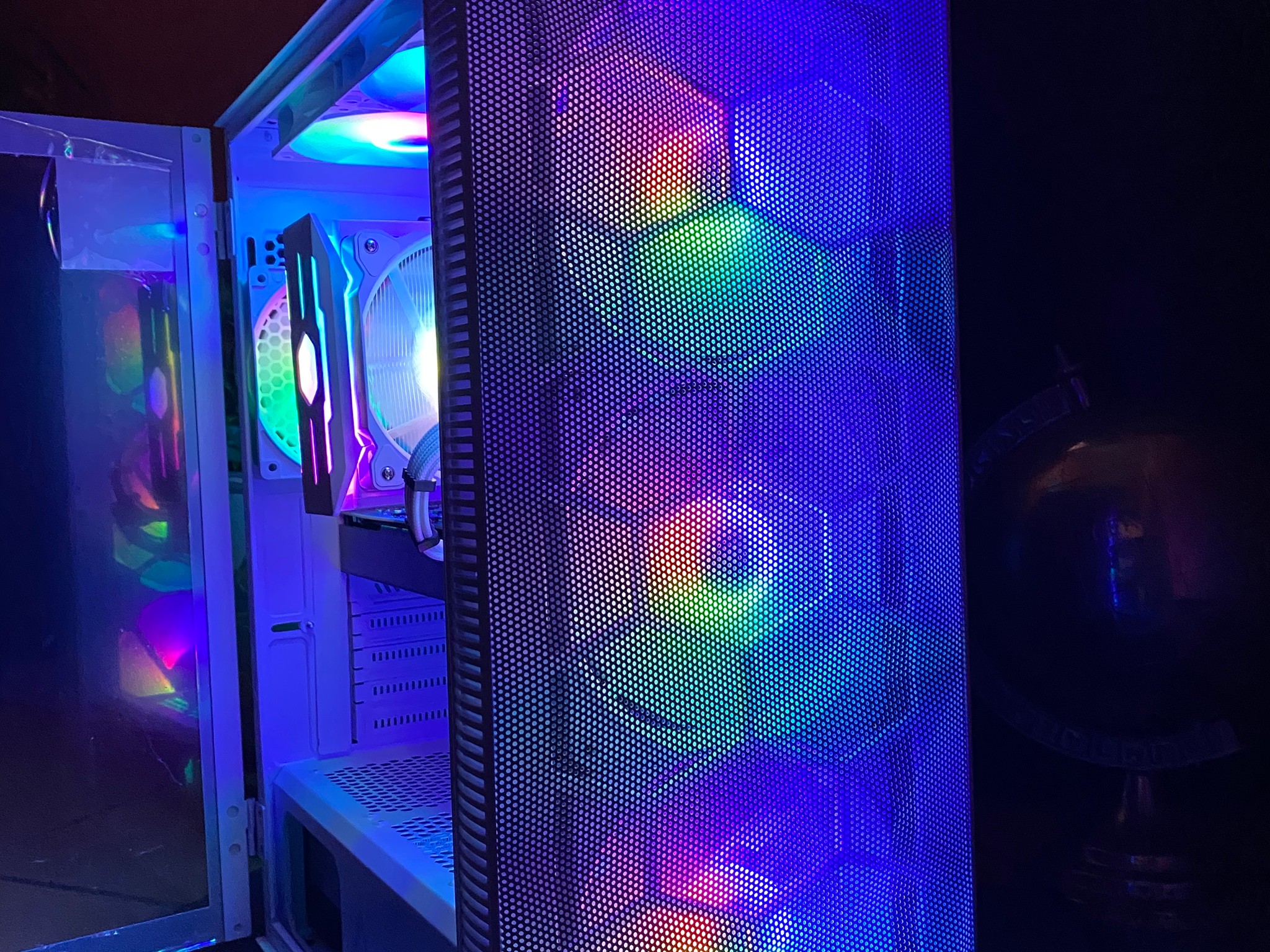 (White) Gaming PC| Ryzen 5 5600|RTX 3070 8GB| 32GB DDR4 3200MHz CL16|1TB M.2 NVMe SSD|Windows 11 Pro