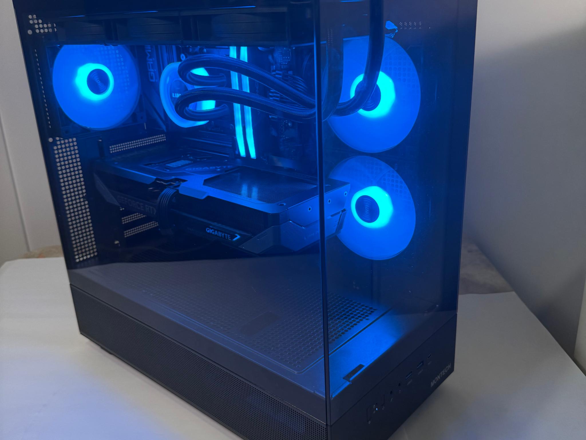 BLUE ICE: RTX 5070|Ryzen 7 9700x|32 GIGS of DDR5 RAM|360mm AIO|WIFI Ready|Windows 11 pro ACTIVATED|