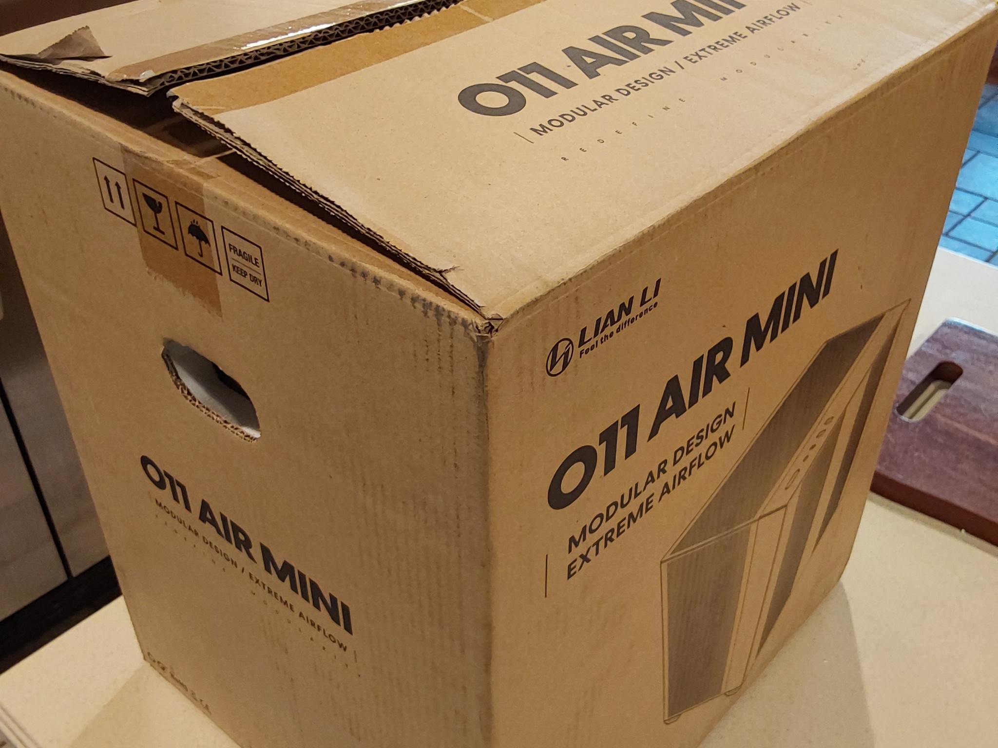 Lian Li O11 AIR MINI ATX Computer Case (White)