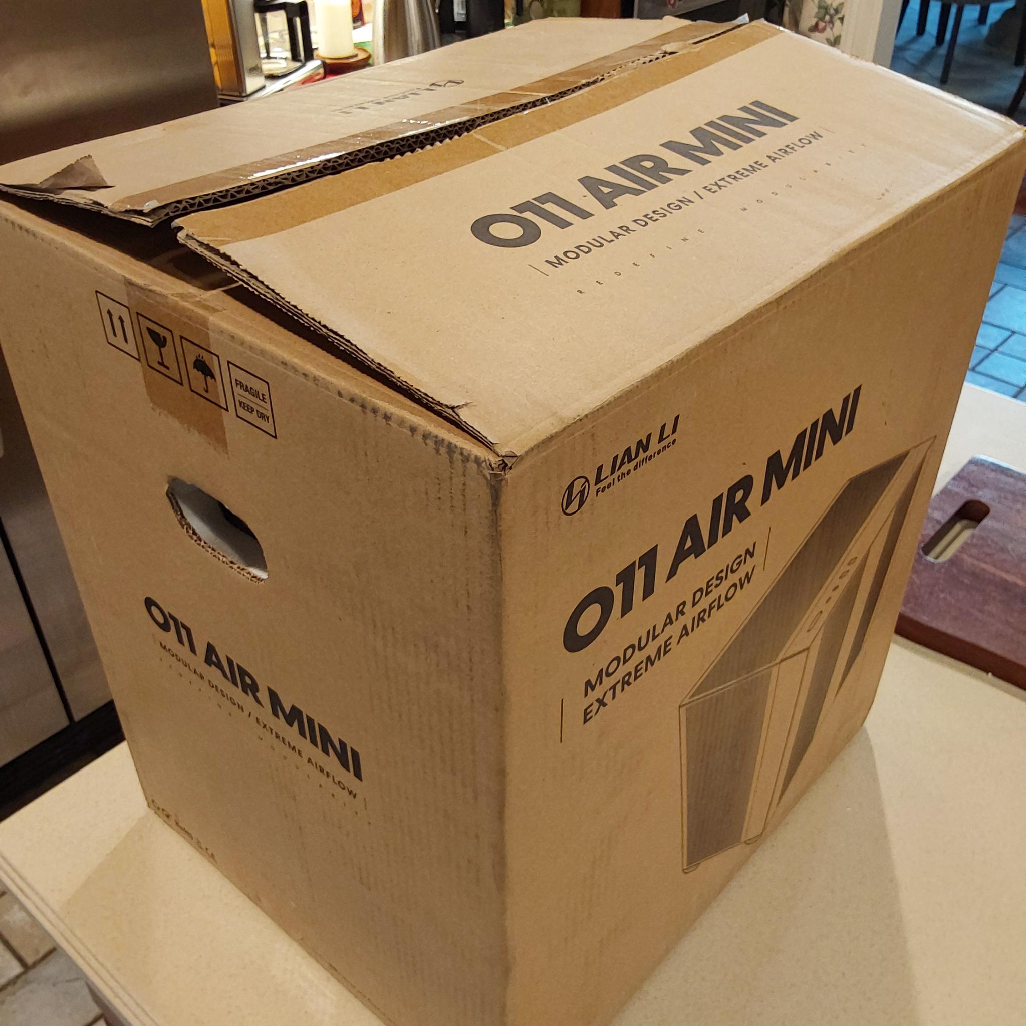 Lian Li O11 AIR MINI ATX Computer Case (White)
