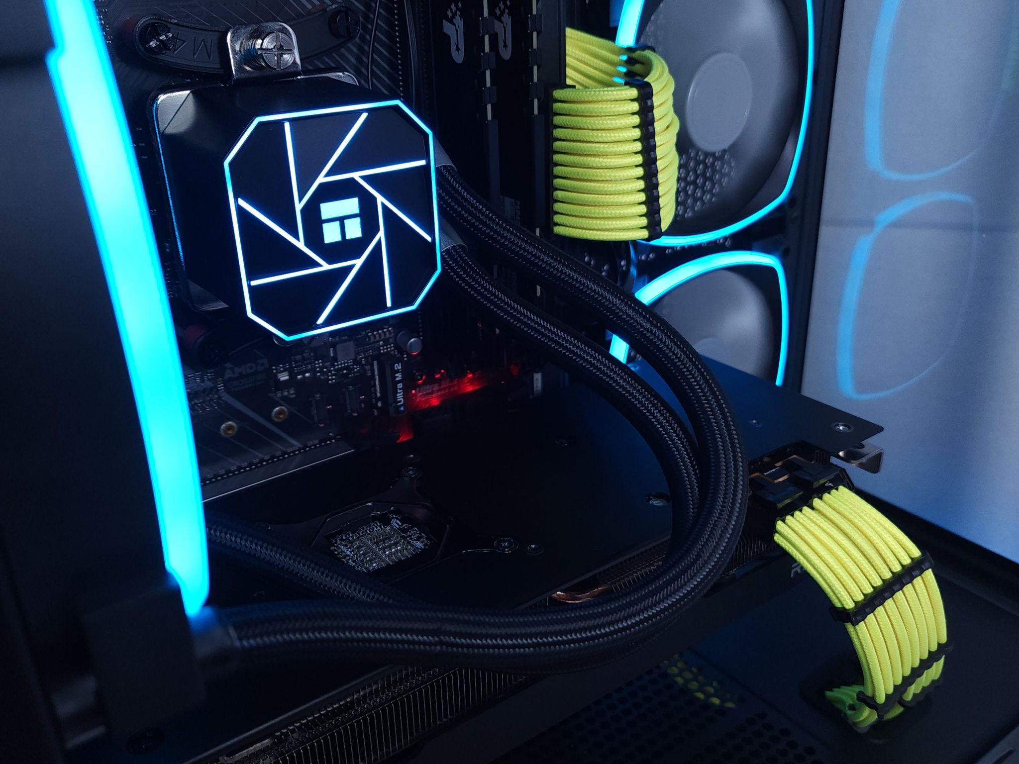 💙💛RX 7700XT | Ryzen 5 5600X | 32GB 3200MHz | 1TB NVMe SSD