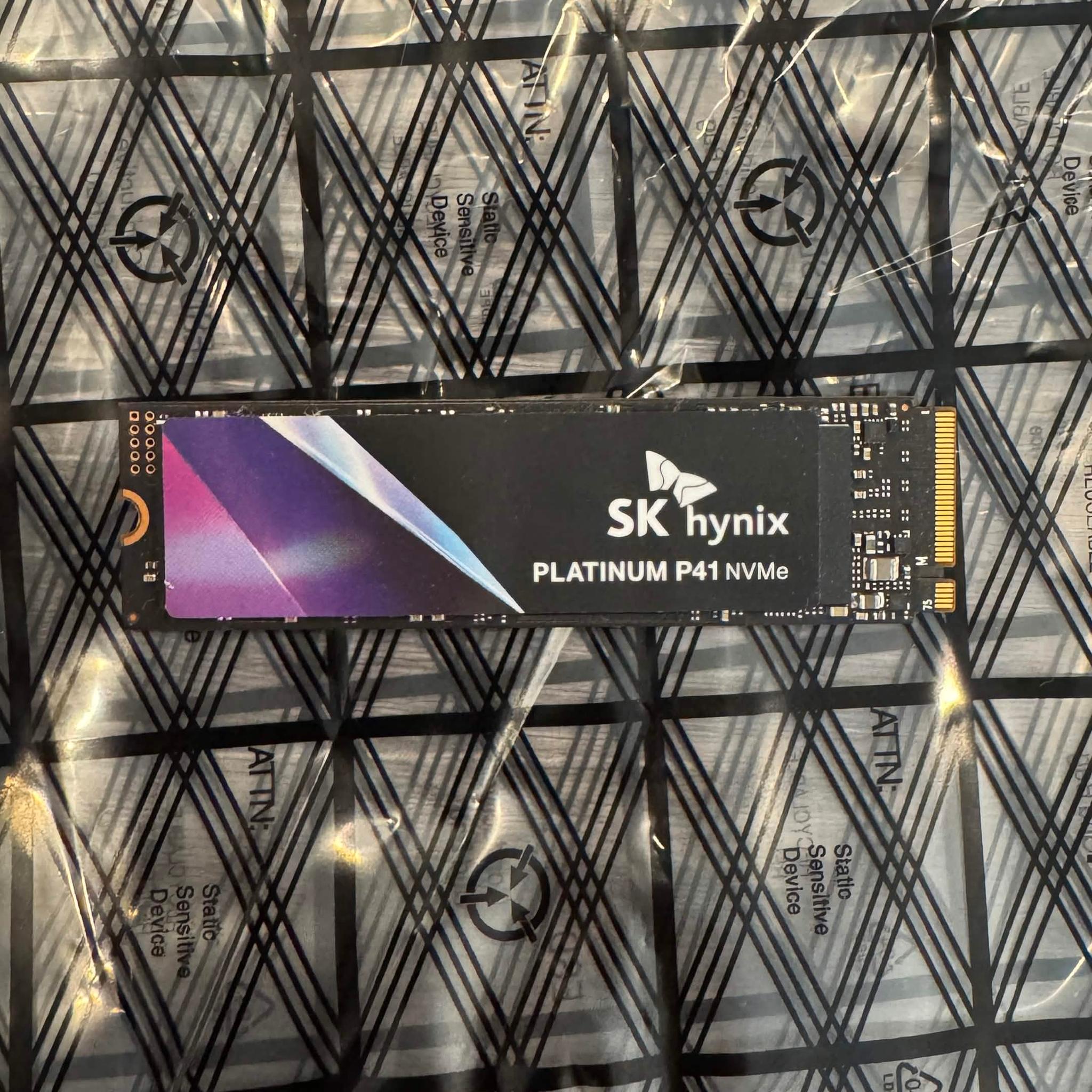 SK hynix Platinum P41 2TB PCIe NVMe Gen4 M.2 2280 Internal SSD 100% Health