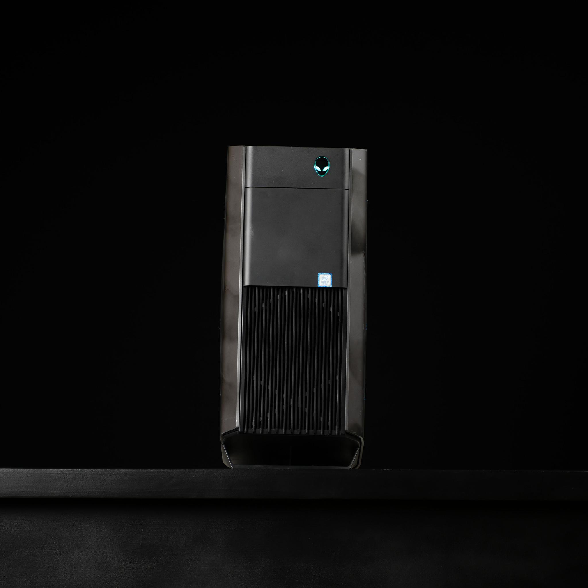 \ NA-03 / GTX 1080 Intel Core i5 8700K .7TB Windows 11 16GB Gaming PC