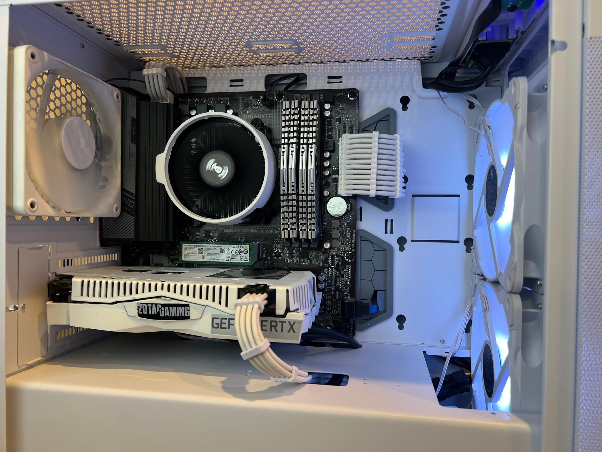 ⚪RTX 2060 Super❄️ | Ryzen 5 5500 | 16gb RAM | 750gb Storage