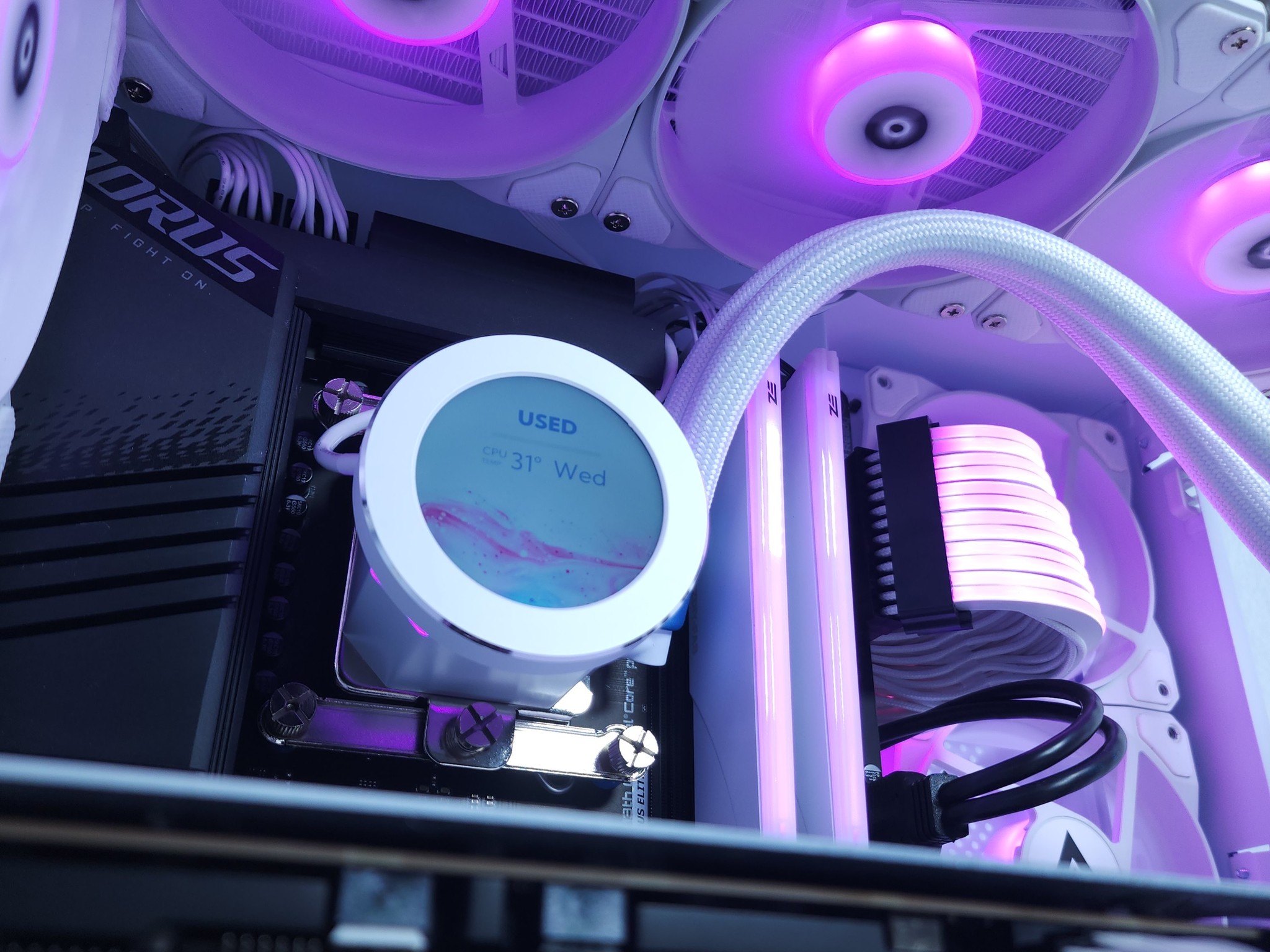 💜🤍RTX 4090 | i9 13900K | 32GB 6000MHz | 6TB NVMe + SSD*