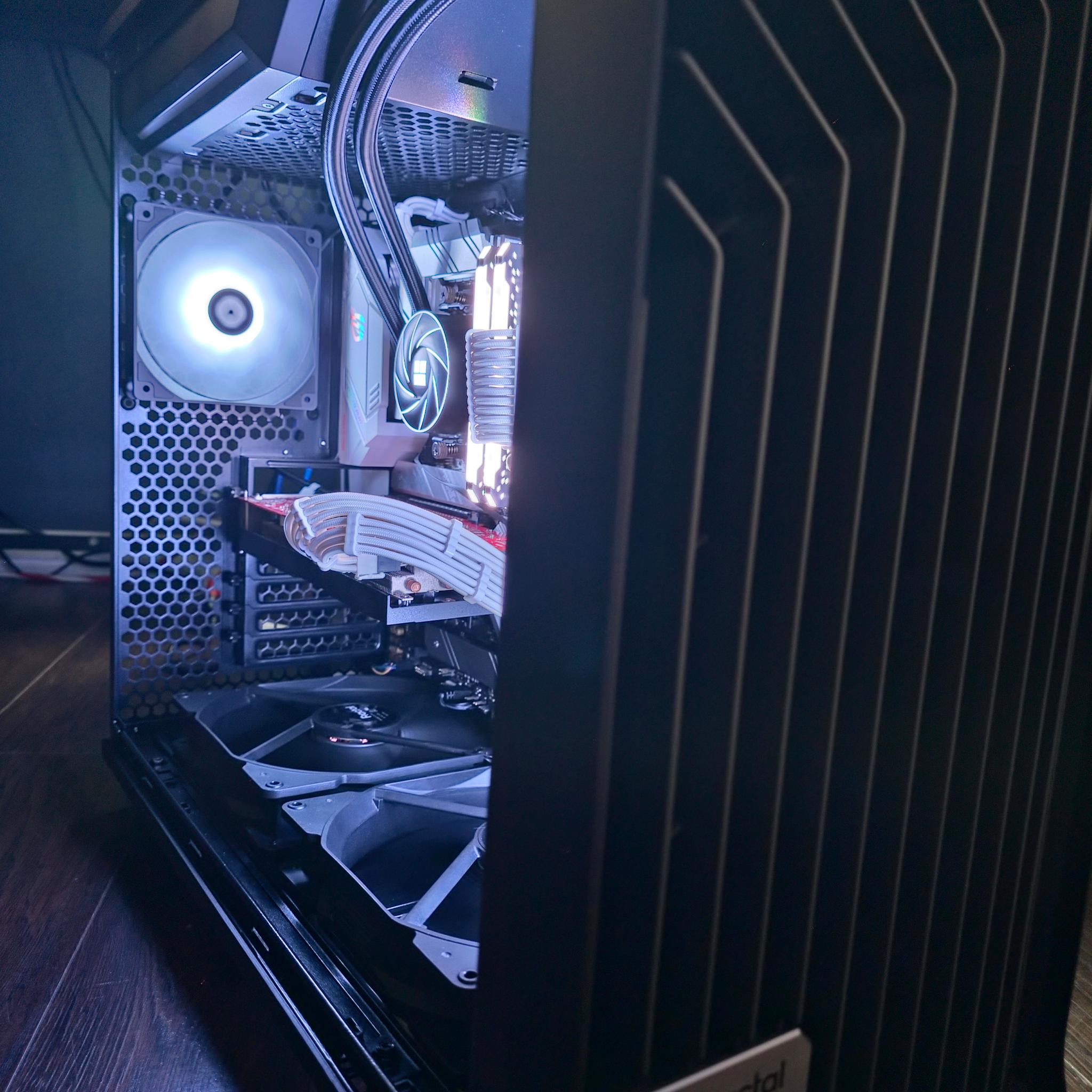 Ryzen 5 5600X | RX 5700 XT 8GB | 1TB NVMe + 2 TB HHD!!