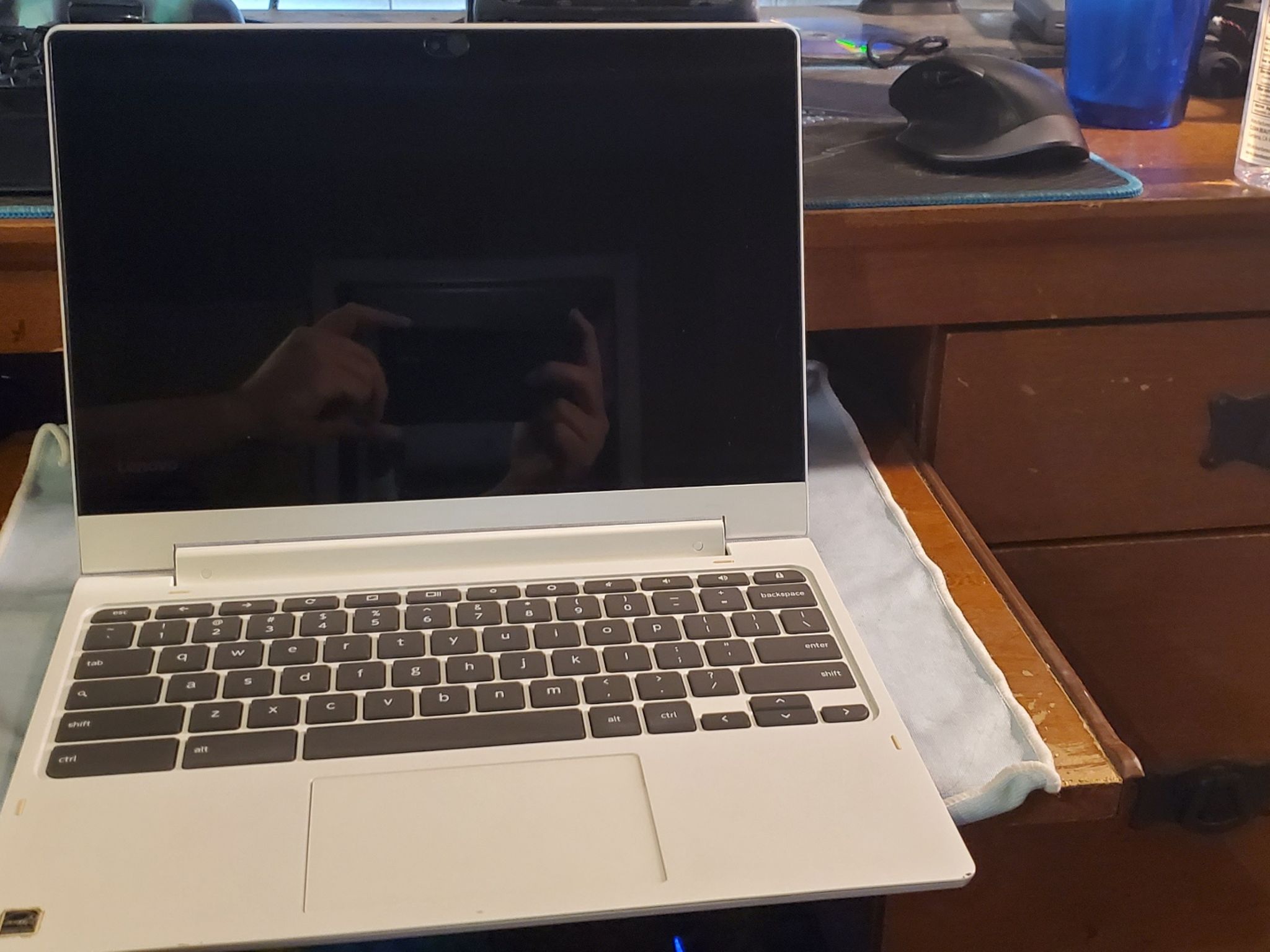 Lenovo IdeaPad C330 2-in-1 Touchscreen Chromebook 11.6" w/ Charger