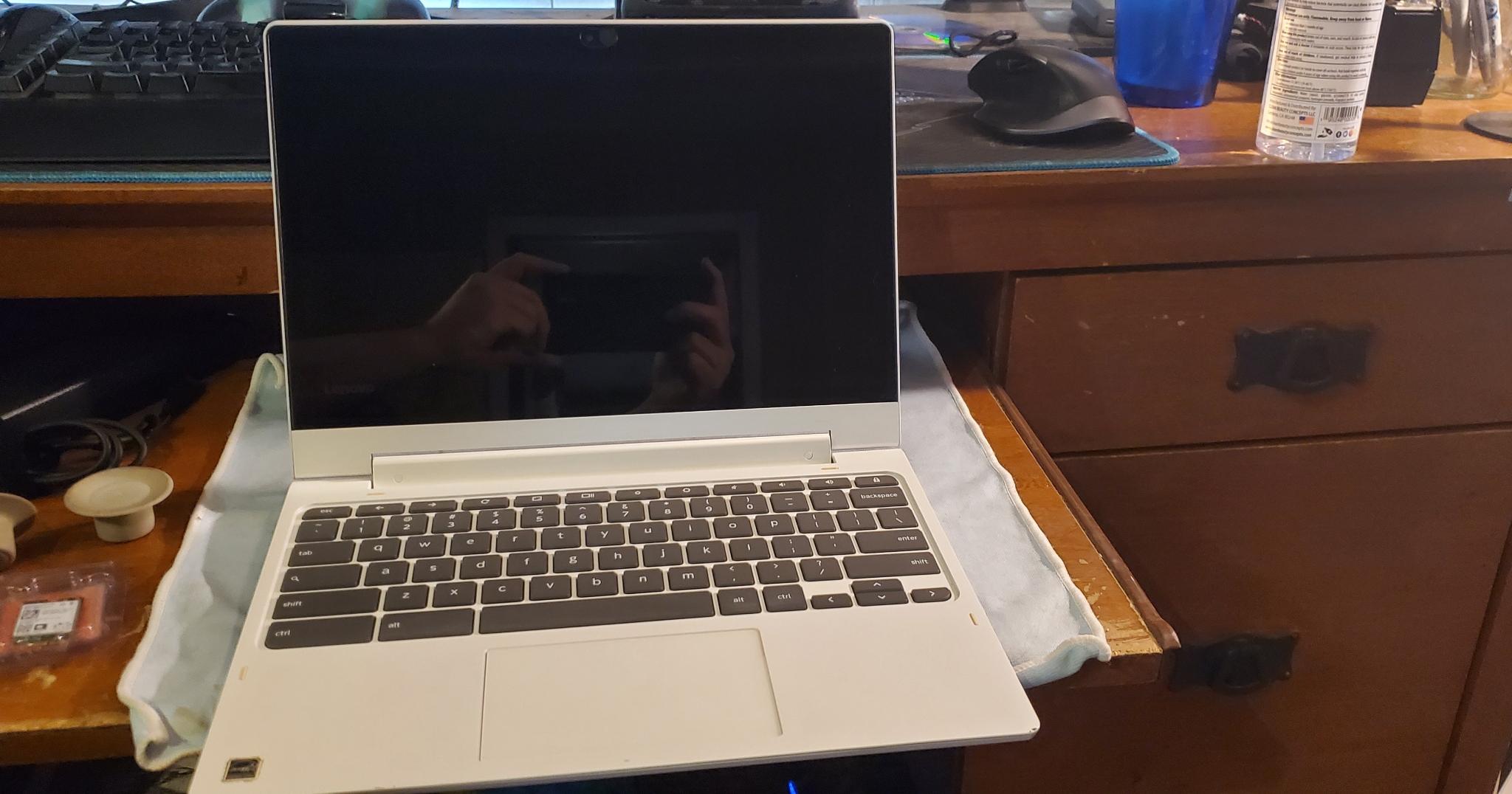 Lenovo IdeaPad C330 2-in-1 Touchscreen Chromebook 11.6" w/ Charger