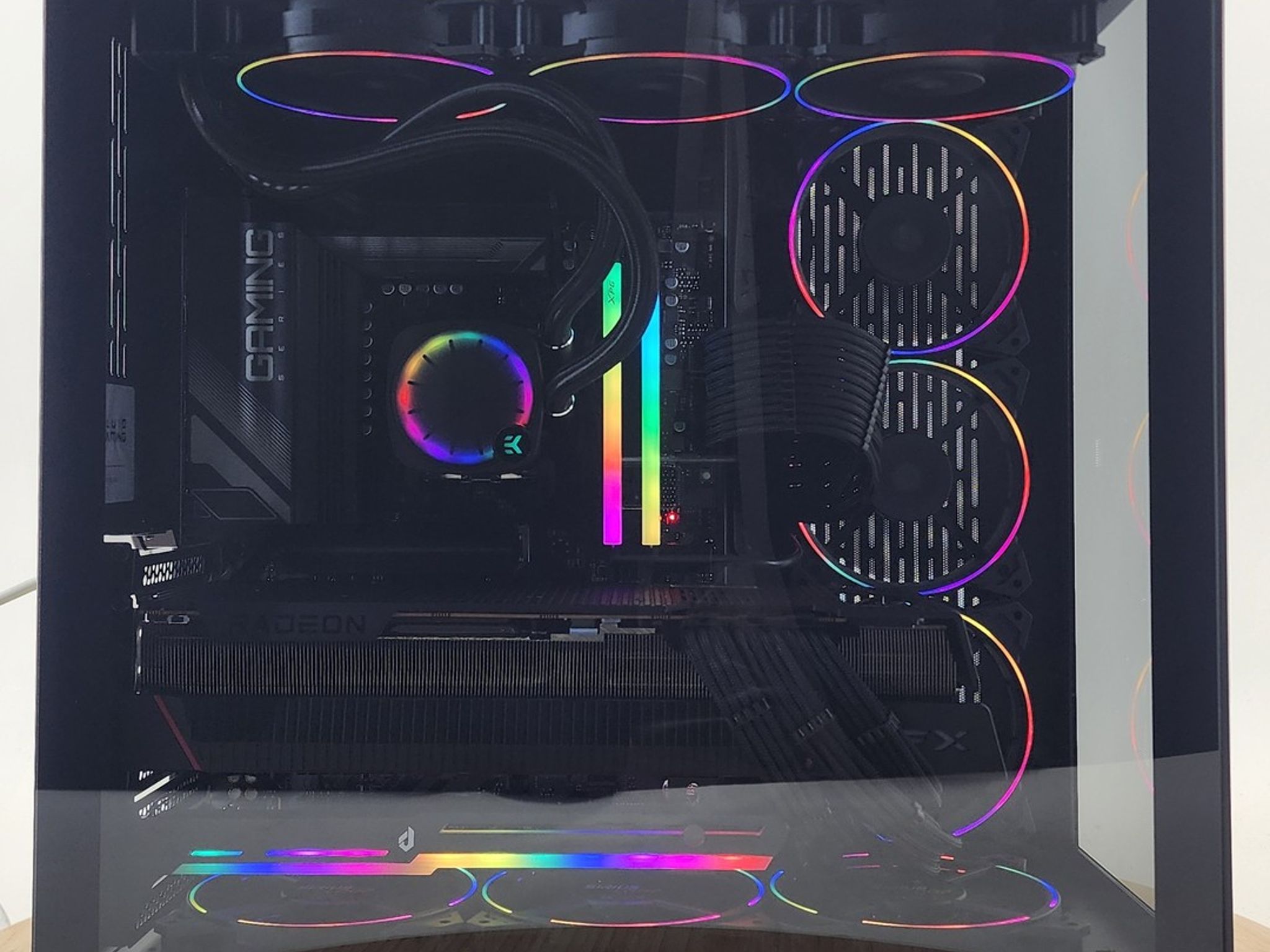 Gaming PC Ryzen 7 9800X3D 32GB RAM 2TB SSD RX 7900 XTX 24GB Win 11 Computer