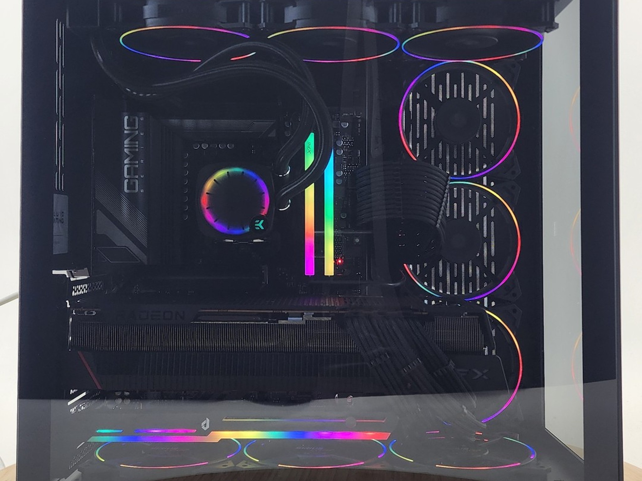 Gaming PC Ryzen 7 9800X3D 32GB RAM 2TB SSD RX 7900 XTX 24GB Win 11 Computer