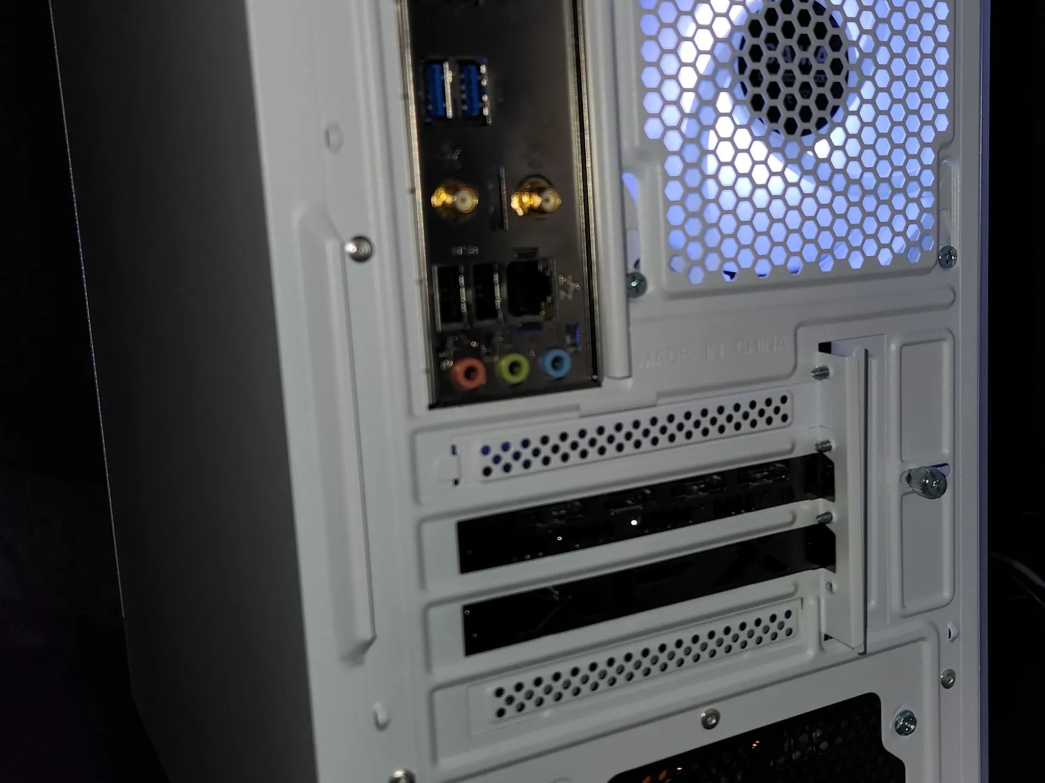 ⚫️⚪️BLACK + WHITE GAMING PC| RYZEN 5 3600 + RX 5600XT