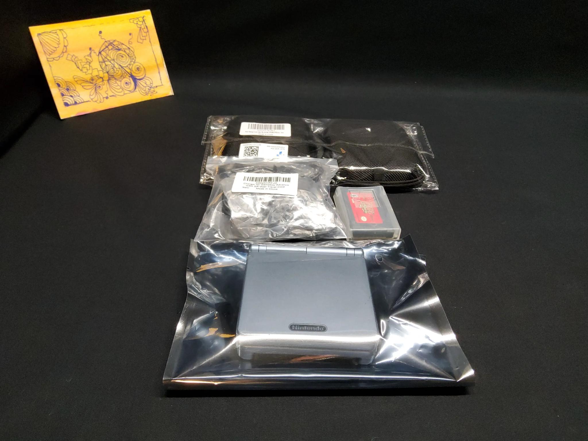 GameBoy Advance SP + The Legend of Zelda : The Minish Cap