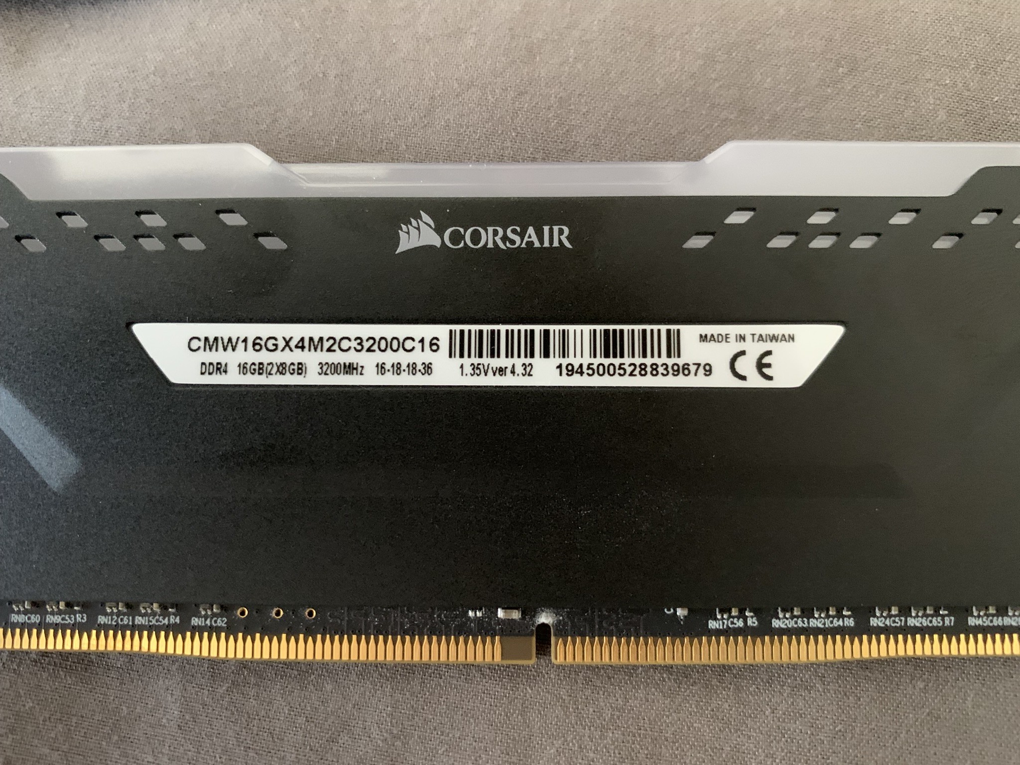 Corsair Vengeance RGB Pro 16GB (2x8GB) @ 3200 MHz DDR4