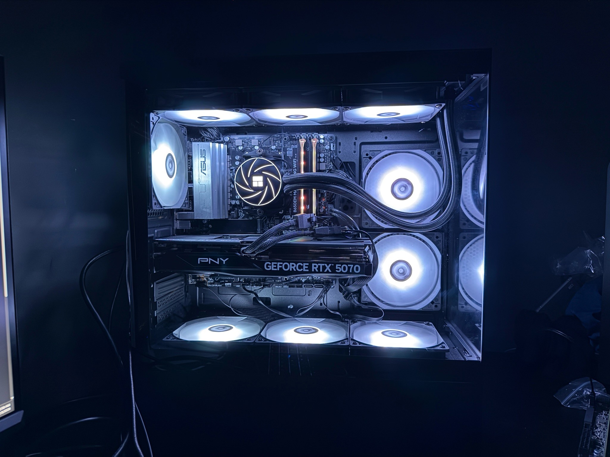 5070/Ryzen 7 7700x/16GB DDR5/1TB NVme Gaming pc
