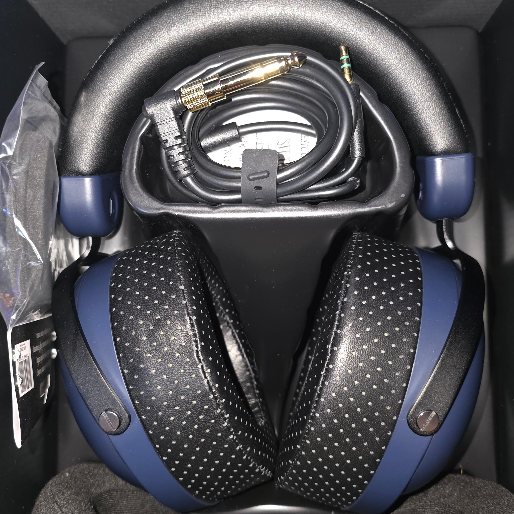 Dekoni x hifiman cobalt closed back headphones