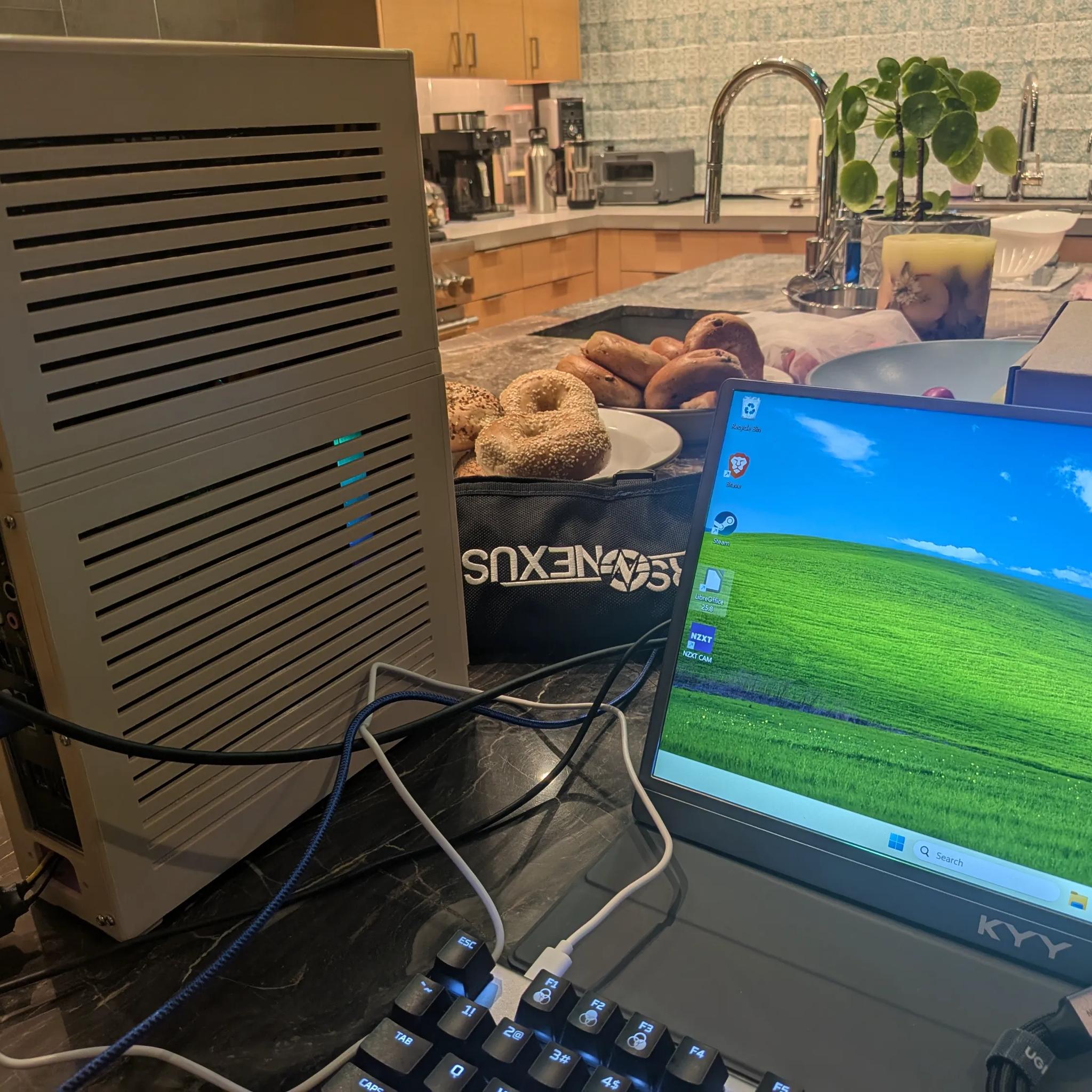 XP Bliss - RX 7600, Ryzen 5 8400F, 32 GB DDR5, 2 TB Gen 4 NVME, RGB, Sleeper