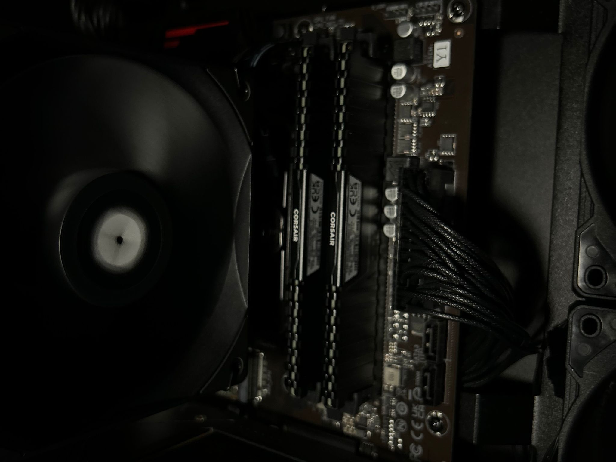 BLACKOUT🦇🖤 GAMING PC | RTX 5060 OC | RYZEN 5 5600X | 32GB DDR4 3200MT/s | 1TB SSD NVMe | WIFI & BT