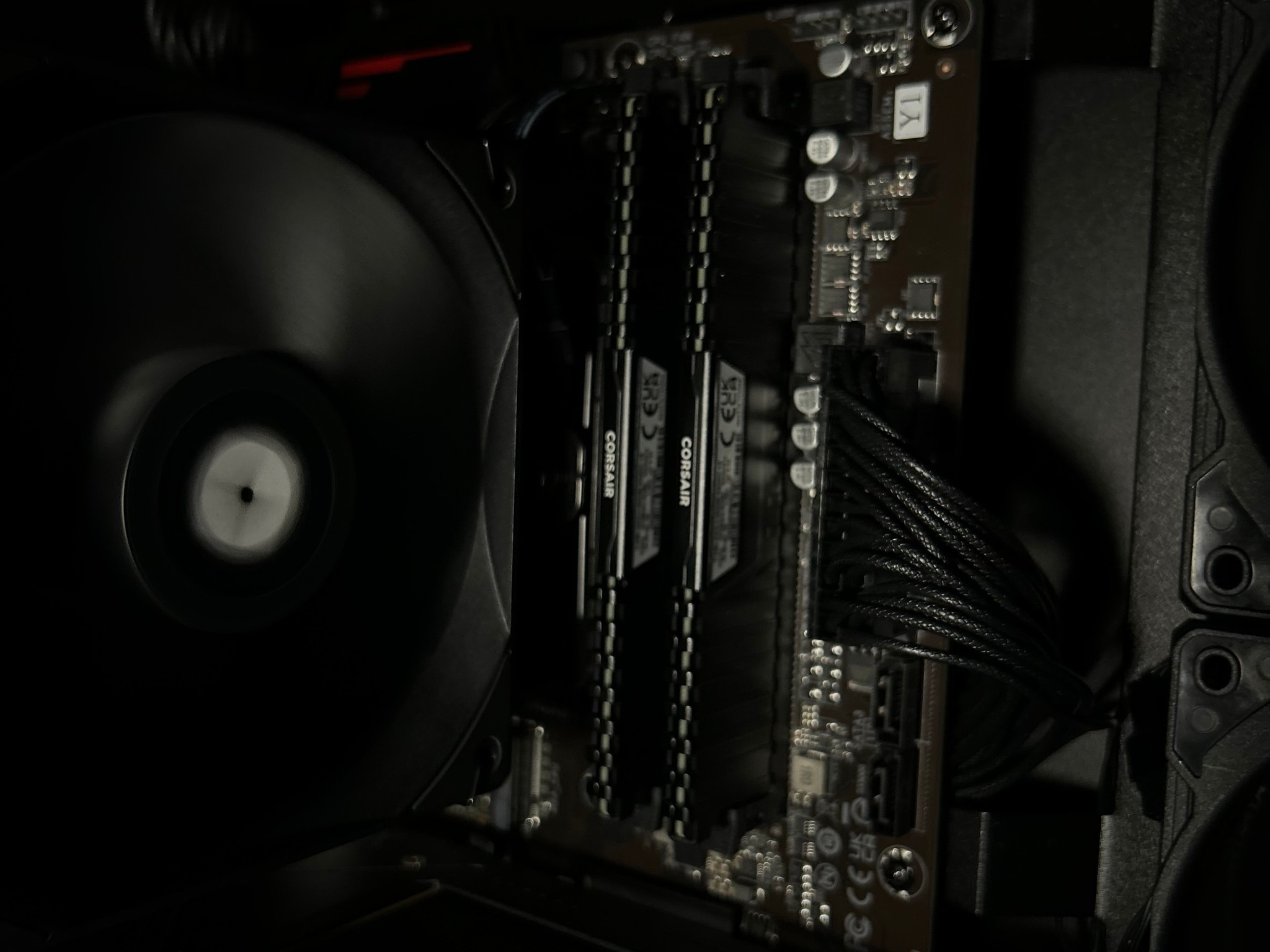 BLACKOUT🦇🖤 GAMING PC | RTX 5060 OC | RYZEN 5 5600X | 32GB DDR4 3200MT/s | 1TB SSD NVMe
