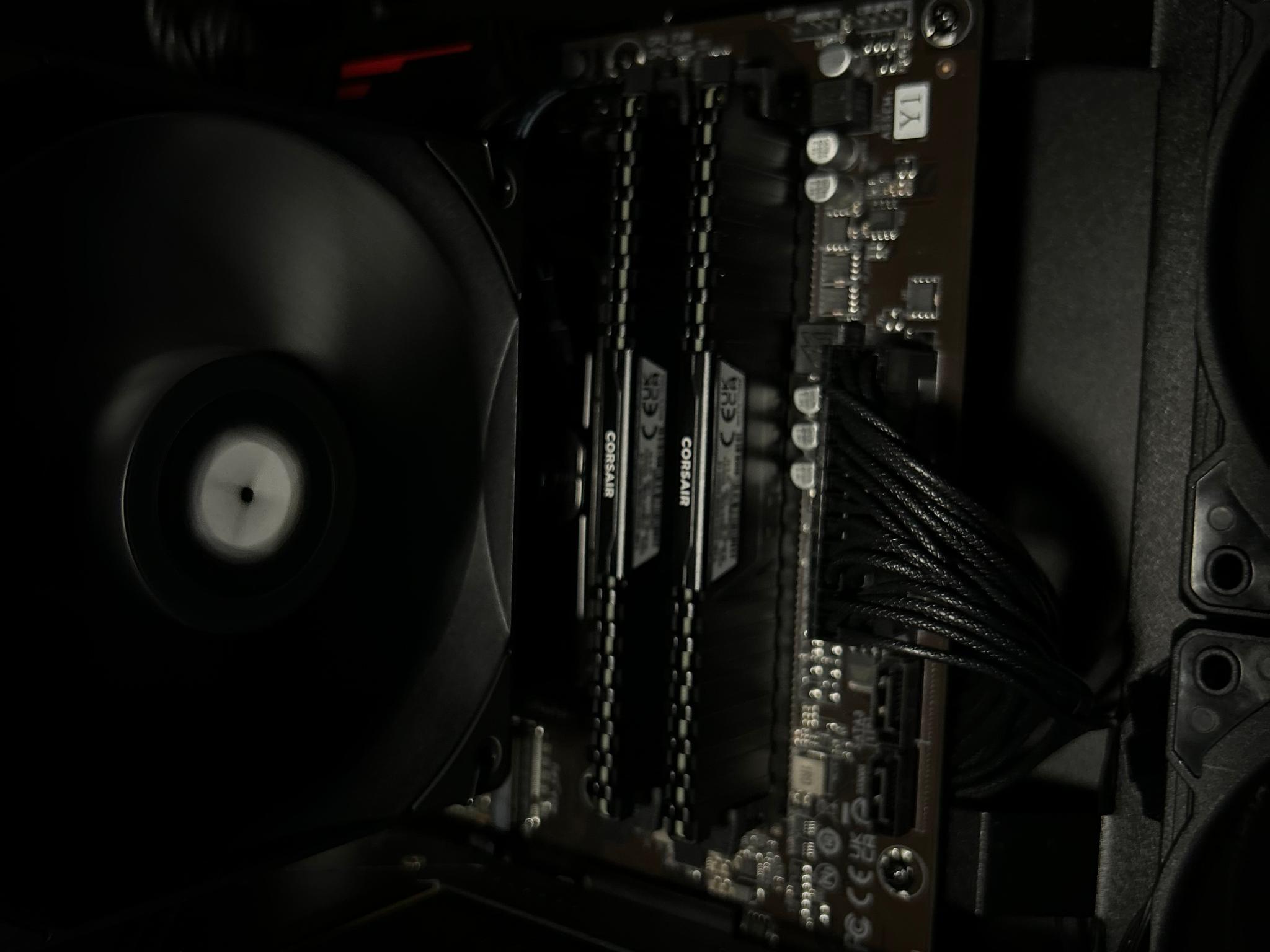 BLACKOUT🦇🖤 GAMING PC | RTX 5060 OC | RYZEN 5 5600X | 32GB DDR4 3200MT/s | 1TB SSD NVMe