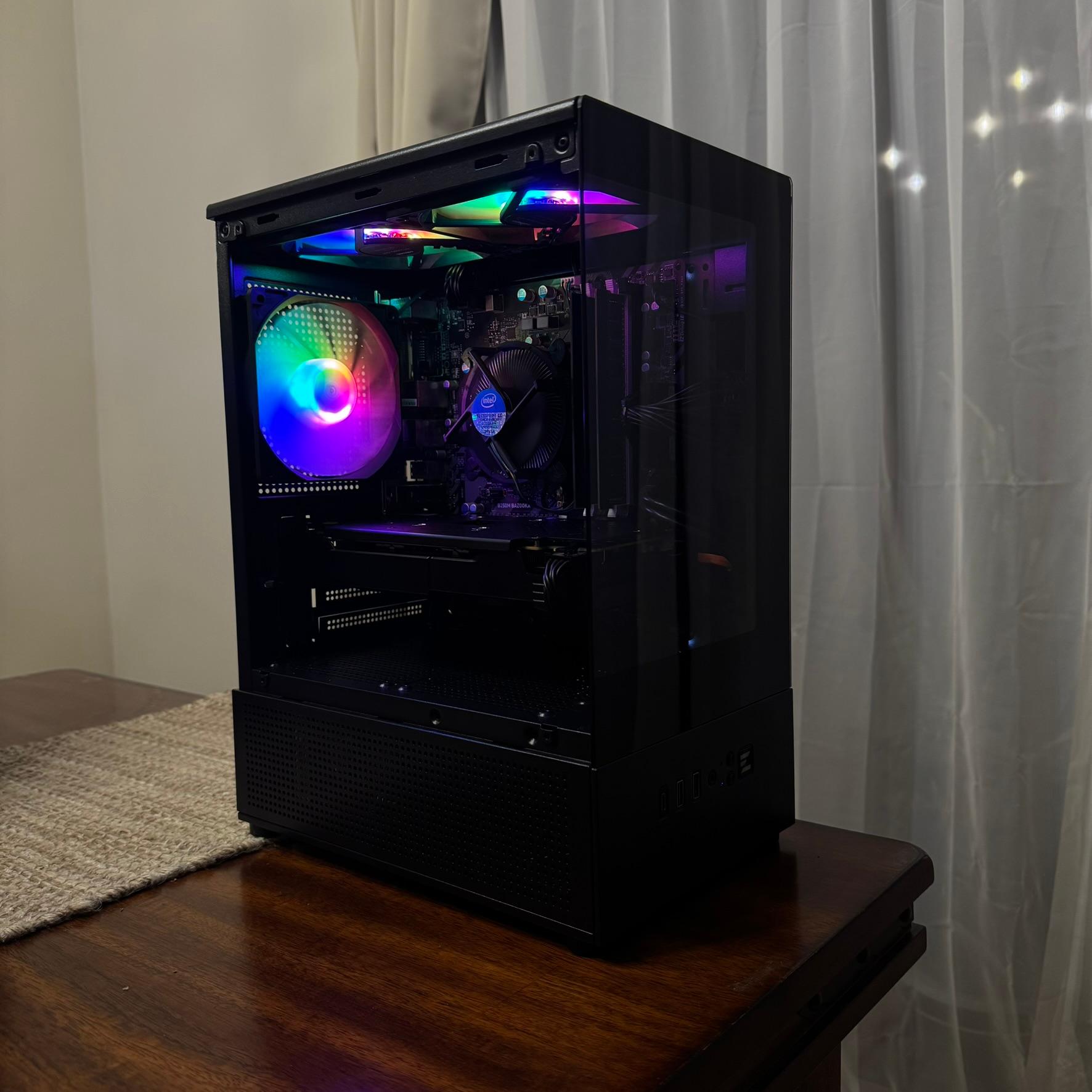 "E-Sports" | XFX RX 570 | Intel Core i5 7500 | 20GB DDR4 | 700GB SSD/HDD