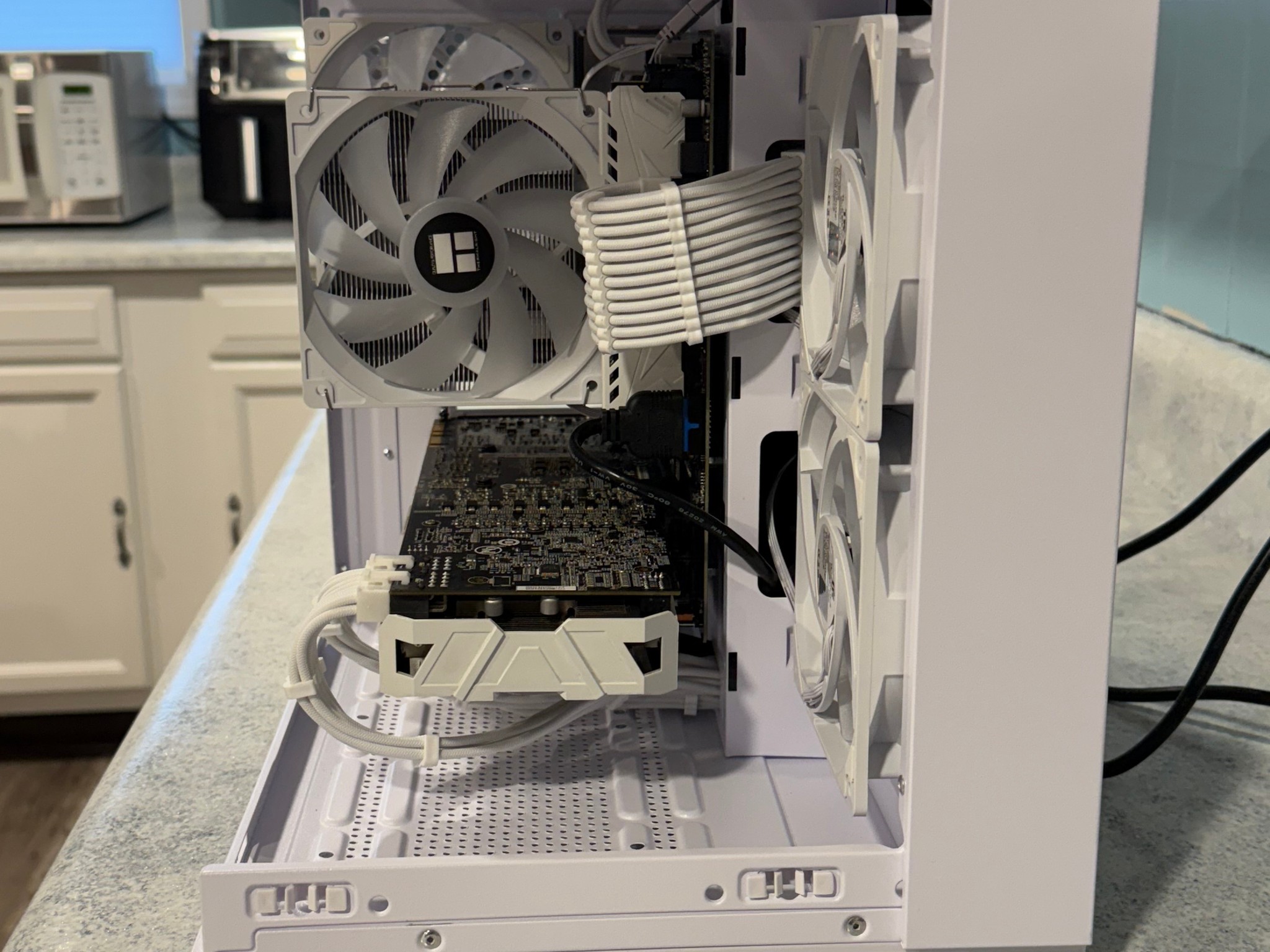 All-White Gaming PC – Ryzen 7 3700X / GTX 1080 Ti / 32GB RAM / 512GB – Windows 11 Downloaded