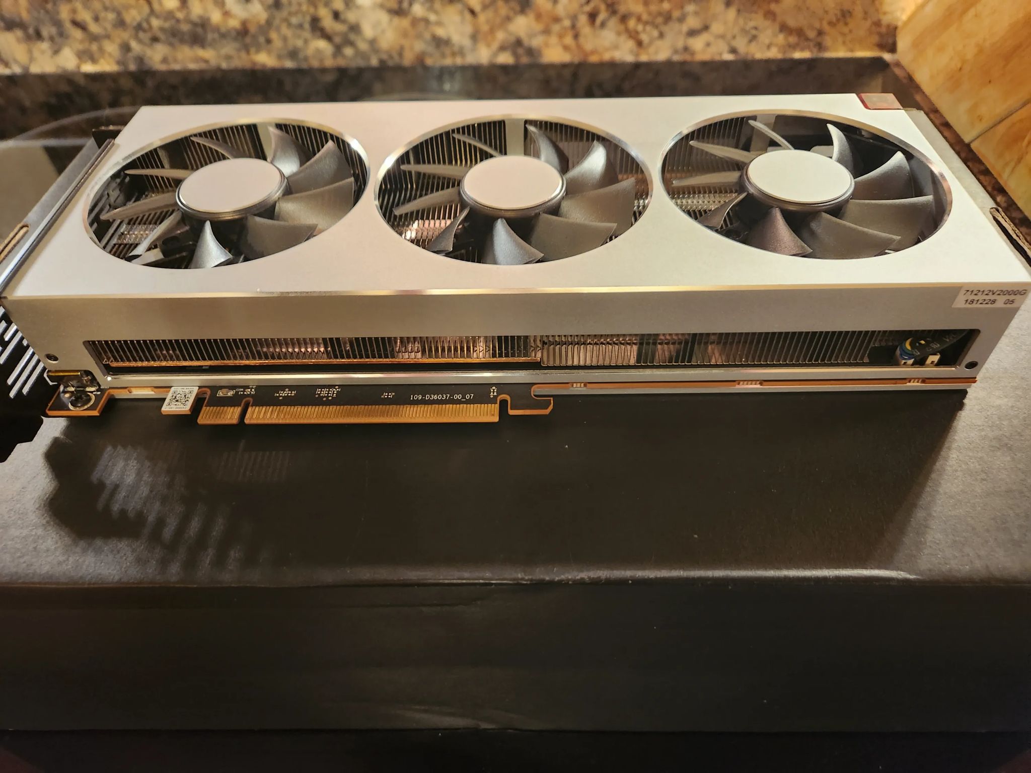 🖥️ AMD Radeon VII 16GB HBM2 Graphics Card – High-End Performance Beast!