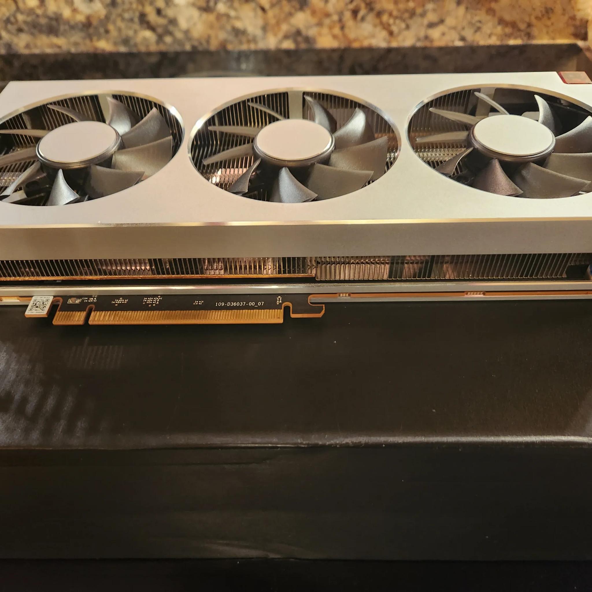 🖥️ AMD Radeon VII 16GB HBM2 Graphics Card – High-End Performance Beast!