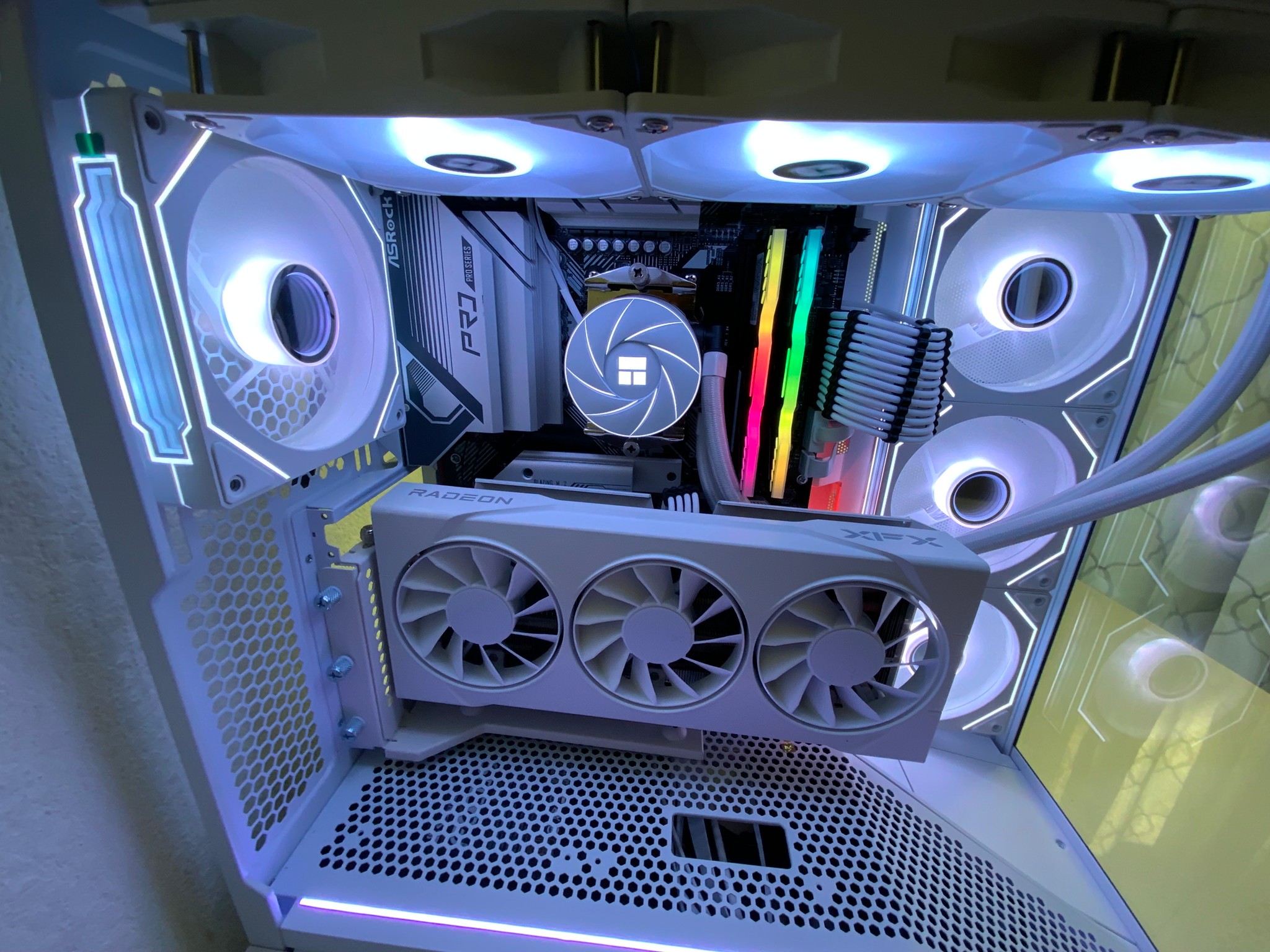 ❄️ ❄️ Gaming PC | Ryzen 7 7700X | RX 9060 XT | 32GB DDR5 | 1TB SSD | AM5 | White Snow Build ❄️ ❄️