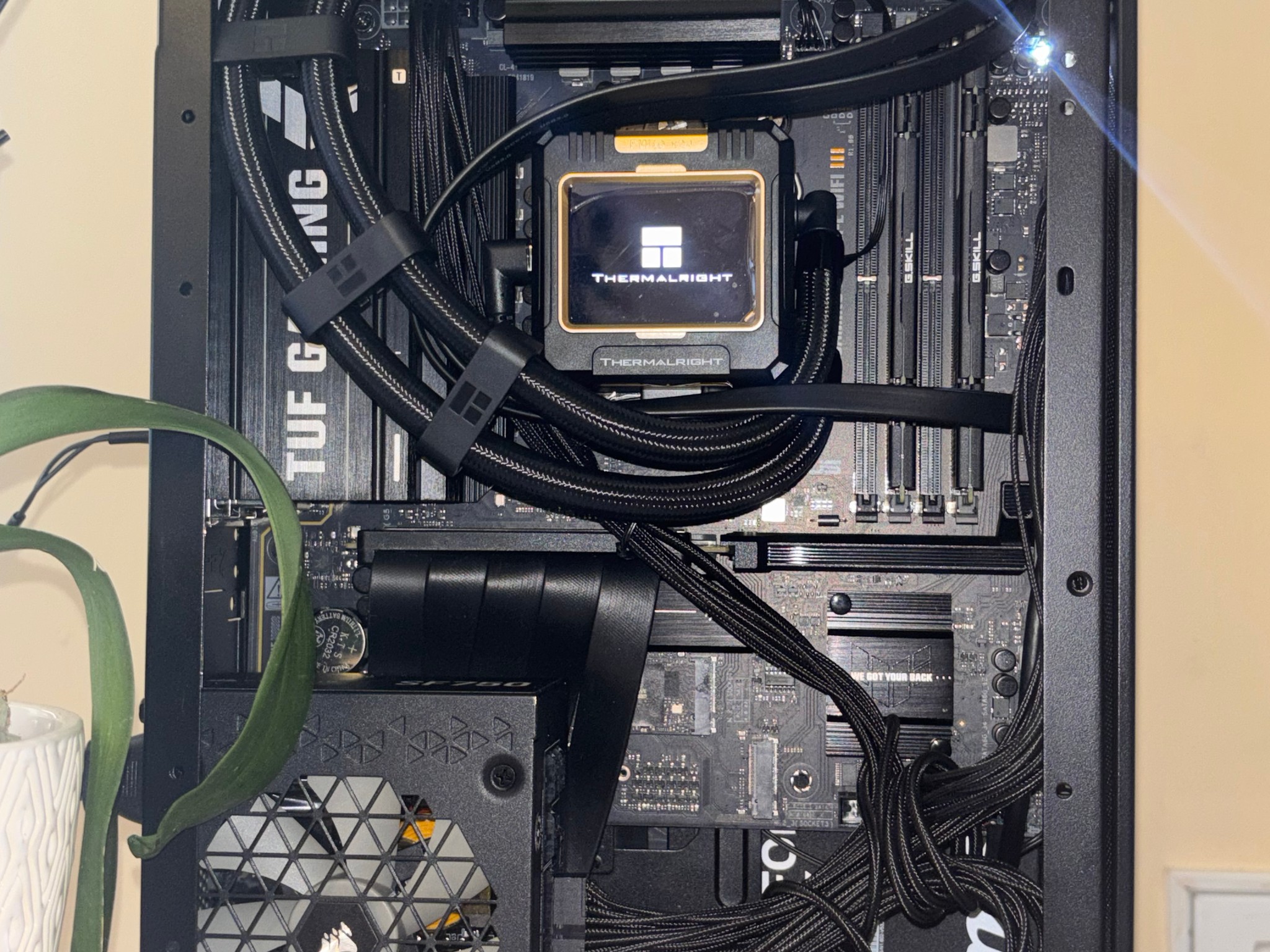 SHADOW Stealth SFF - 7900x, 5070, Meshroom S MATX config