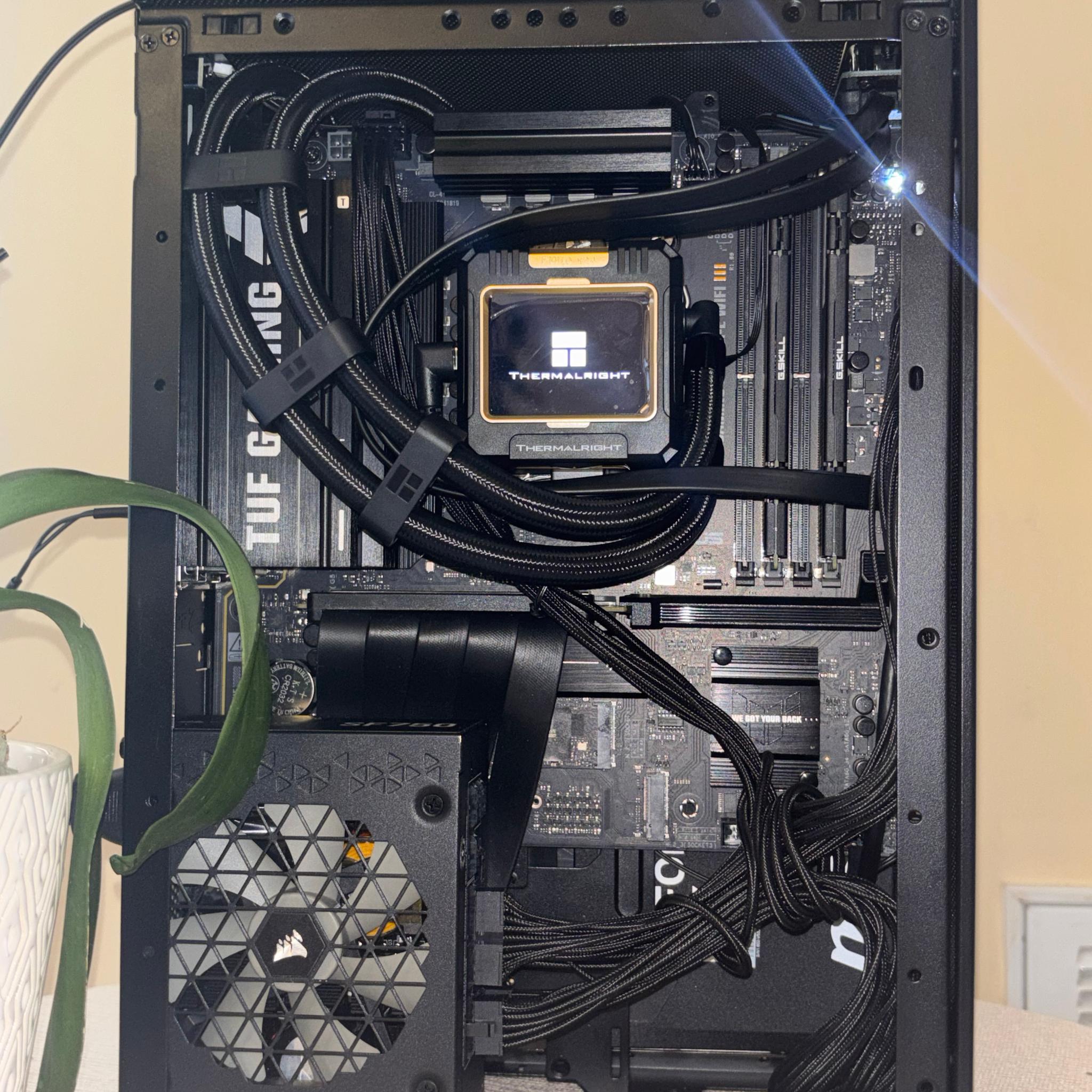 SHADOW Stealth SFF - 7900x, 5070, Meshroom S MATX config
