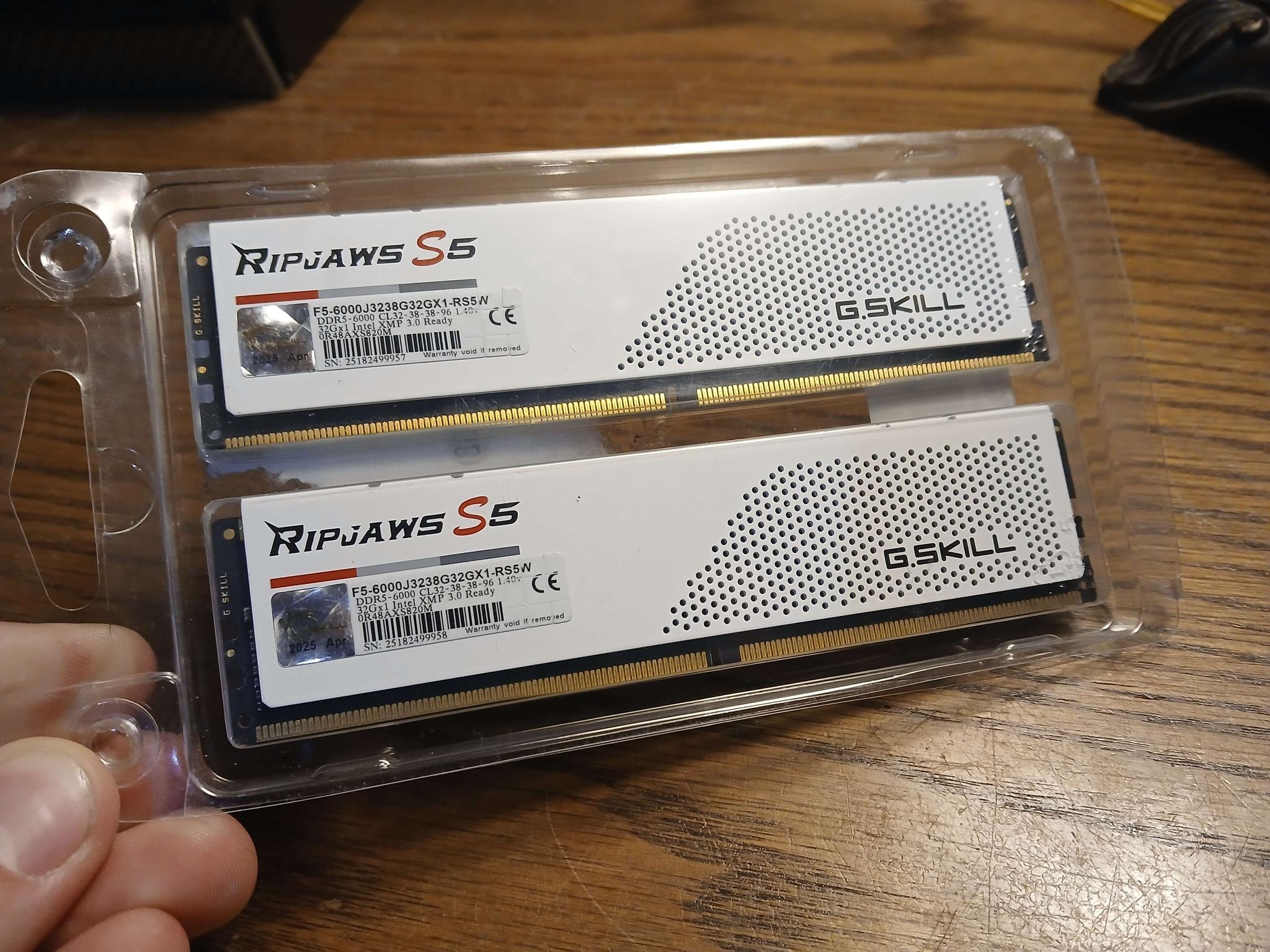 64GB CL32 (2x32gb) DDR5-6000 White G-Skill Ripjaws S5 DDR5 RAM
