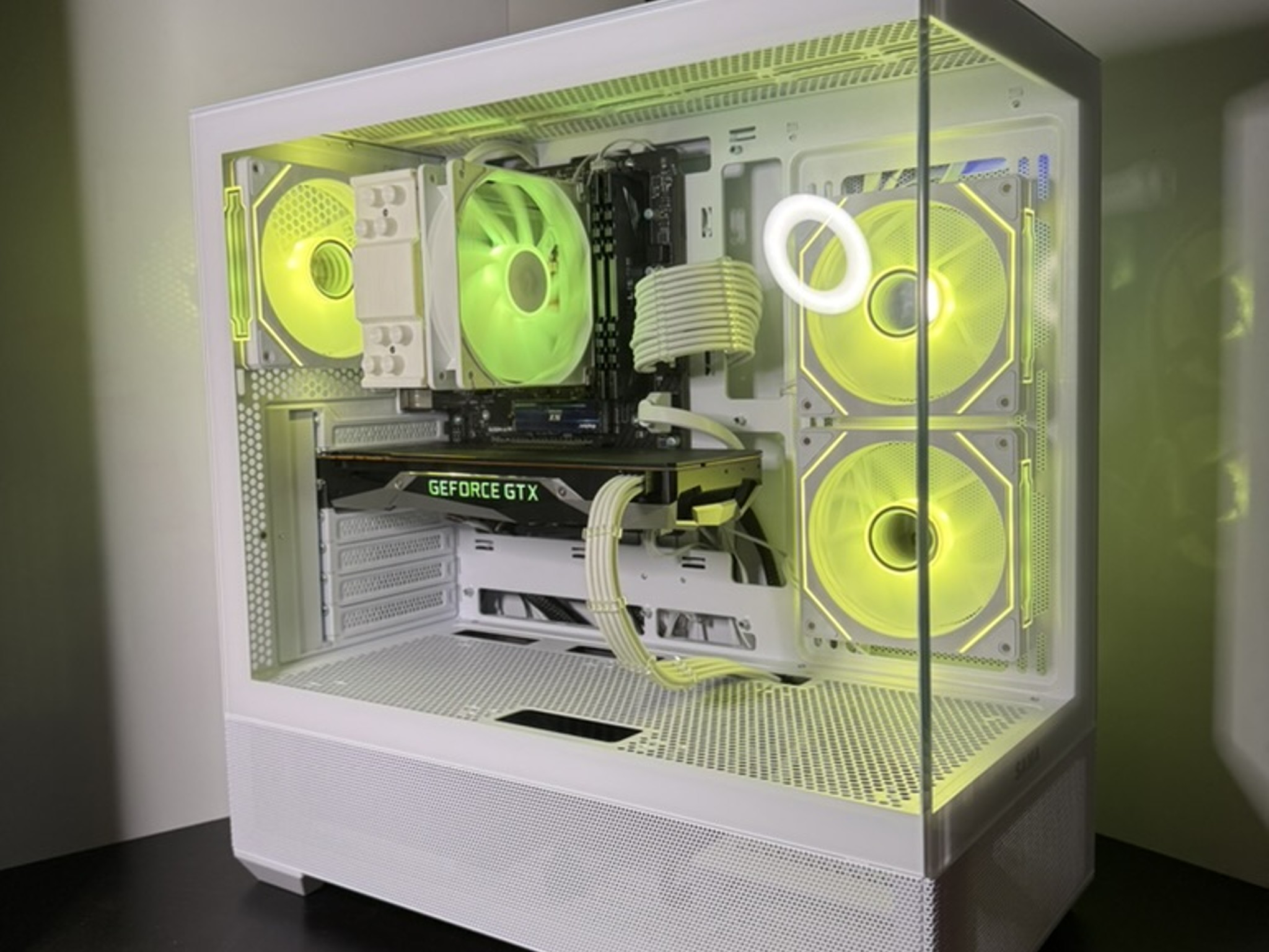 Gaming PC // Founders Edition Nvidia GTX 1070Ti // Ryzen 3600 CPU // 512GB NVME SSD //
