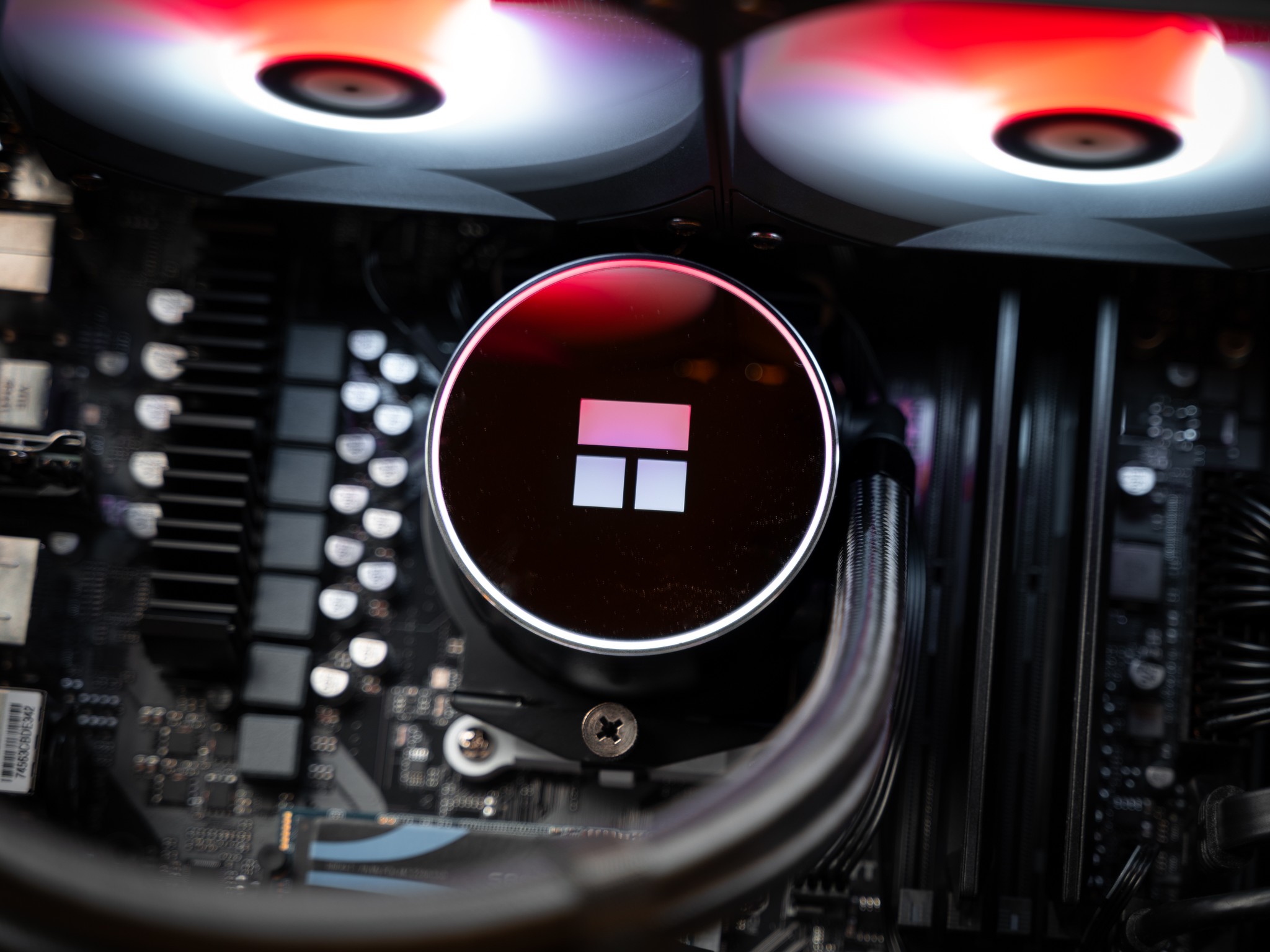 “Synthelis8” RX 7800 XT Ryzen 5 7600 32GB Windows 11 2TB 4K Powerhouse Gaming PC