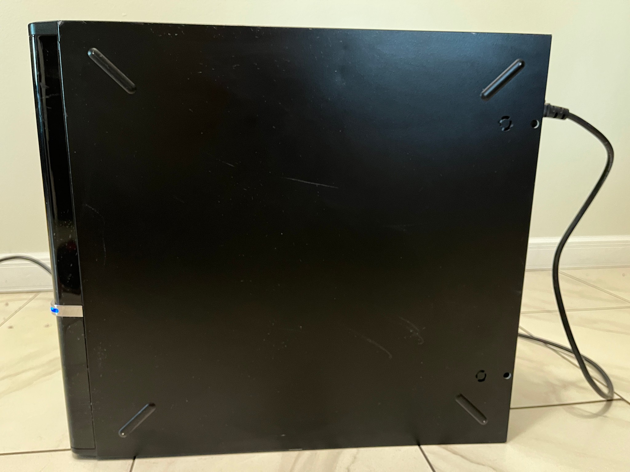 NVIDIA RTX 3070, Intel Core i7-9700f, 16GB RAM, 1TB SSD - High FPS Sleeper Gaming PC w/ Wi-Fi & BT