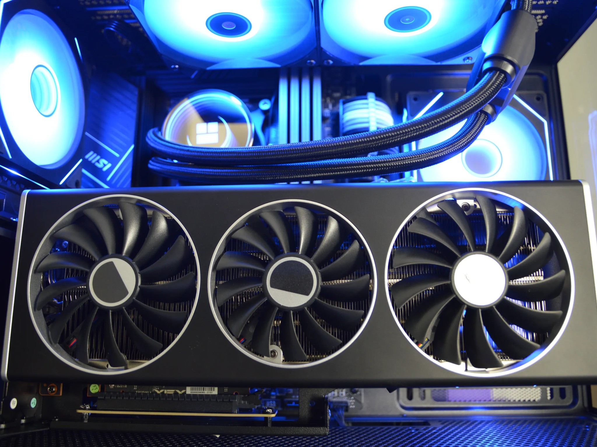 ⚡⚡| RX 7800XT 16GB| INTEL i5-12600KF | 32 GB DDR4 RAM | 2TB GEN4 NVME SSD | The Electrocutioner |