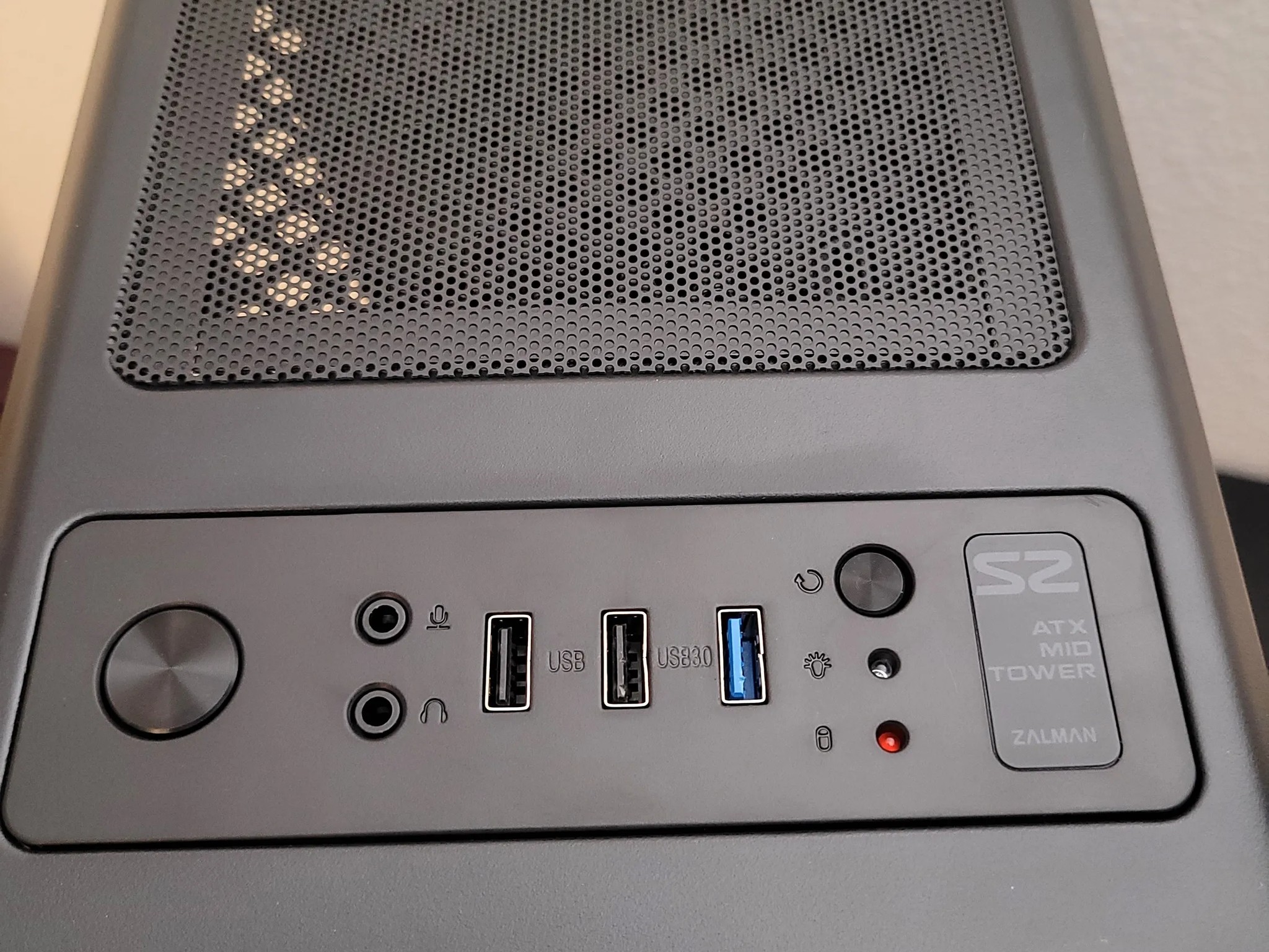 Void 1080  // Ryzen 7 5700x // RTX 3060ti // 16GB DDR4 // 256GB SSD+2TB HDD // WIFI + BT