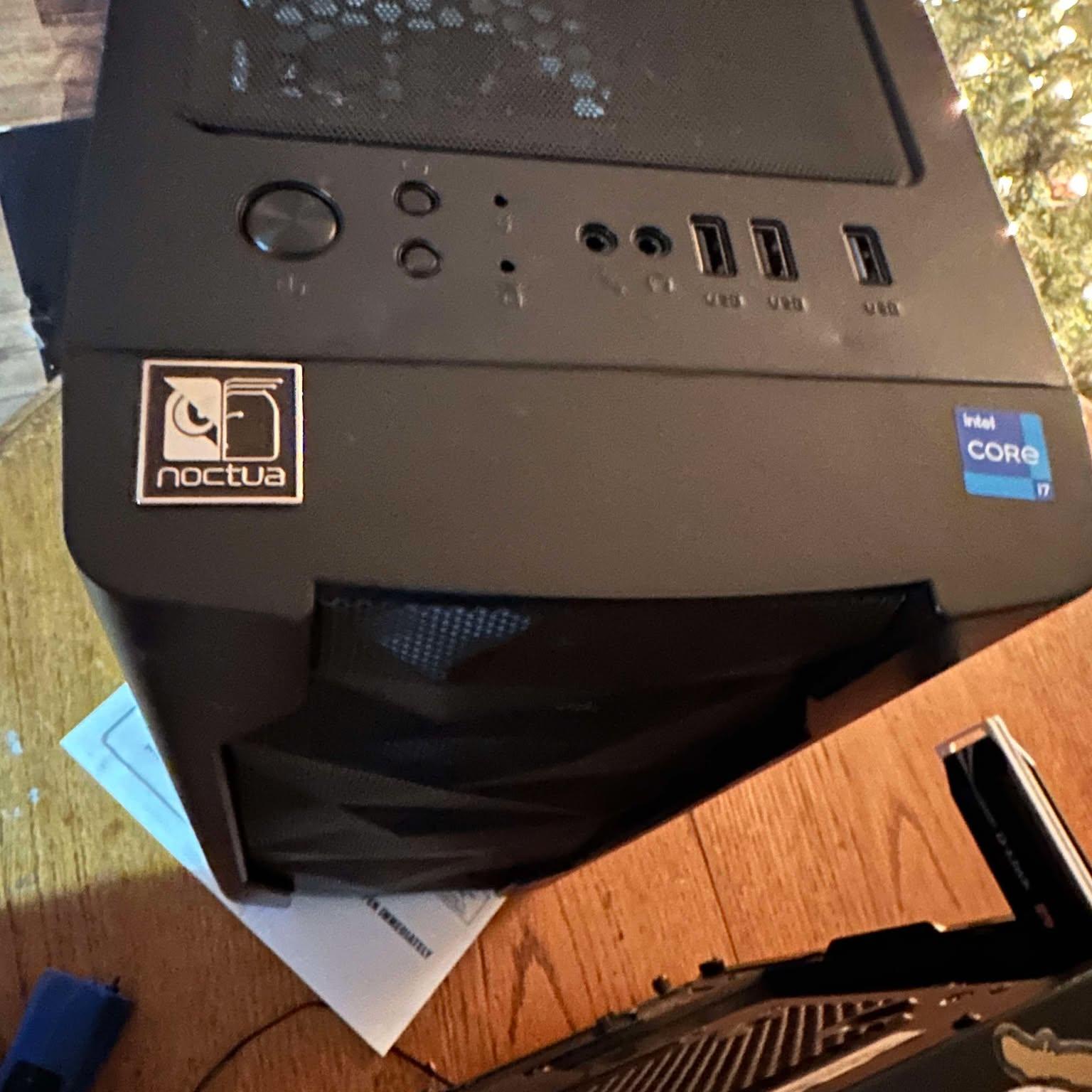 Beginner Content Creator Gaming PC | Intel I7 12700k | RTX 3060 12GB | 32GB DDR4 RAM | 1TB SSD |