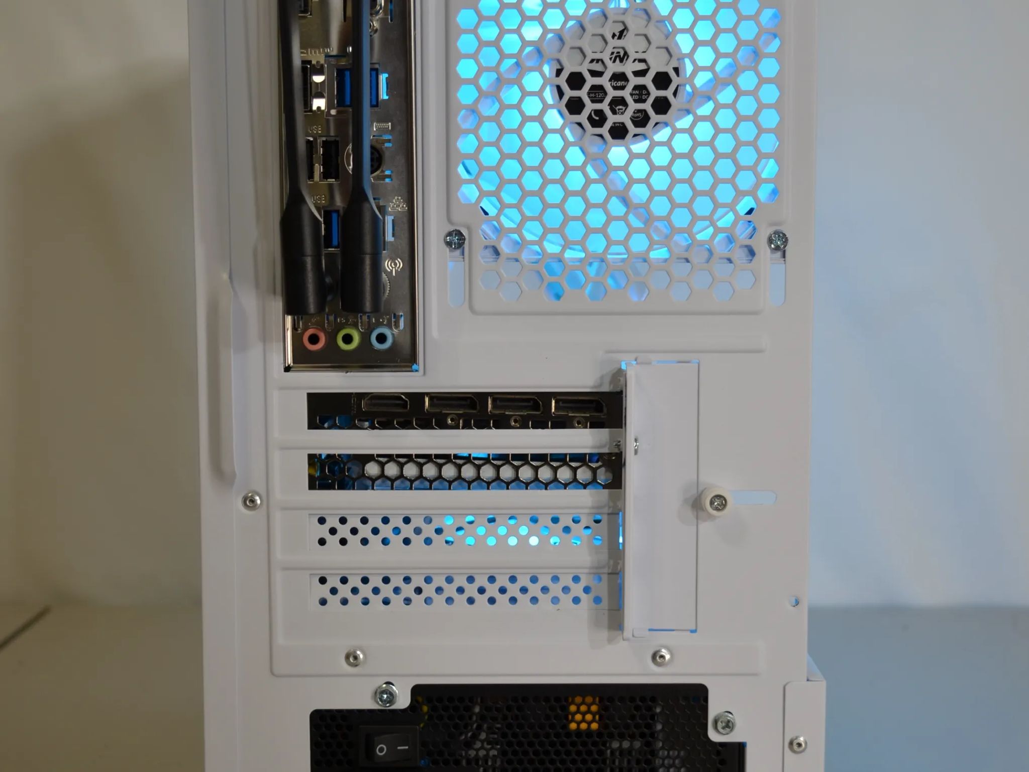 ⬜️ Whiteout V4 ⚪️- RTX 3060ti | Ryzen 5 5500| 1tb NVMe | Windows 11 FULLY Activated