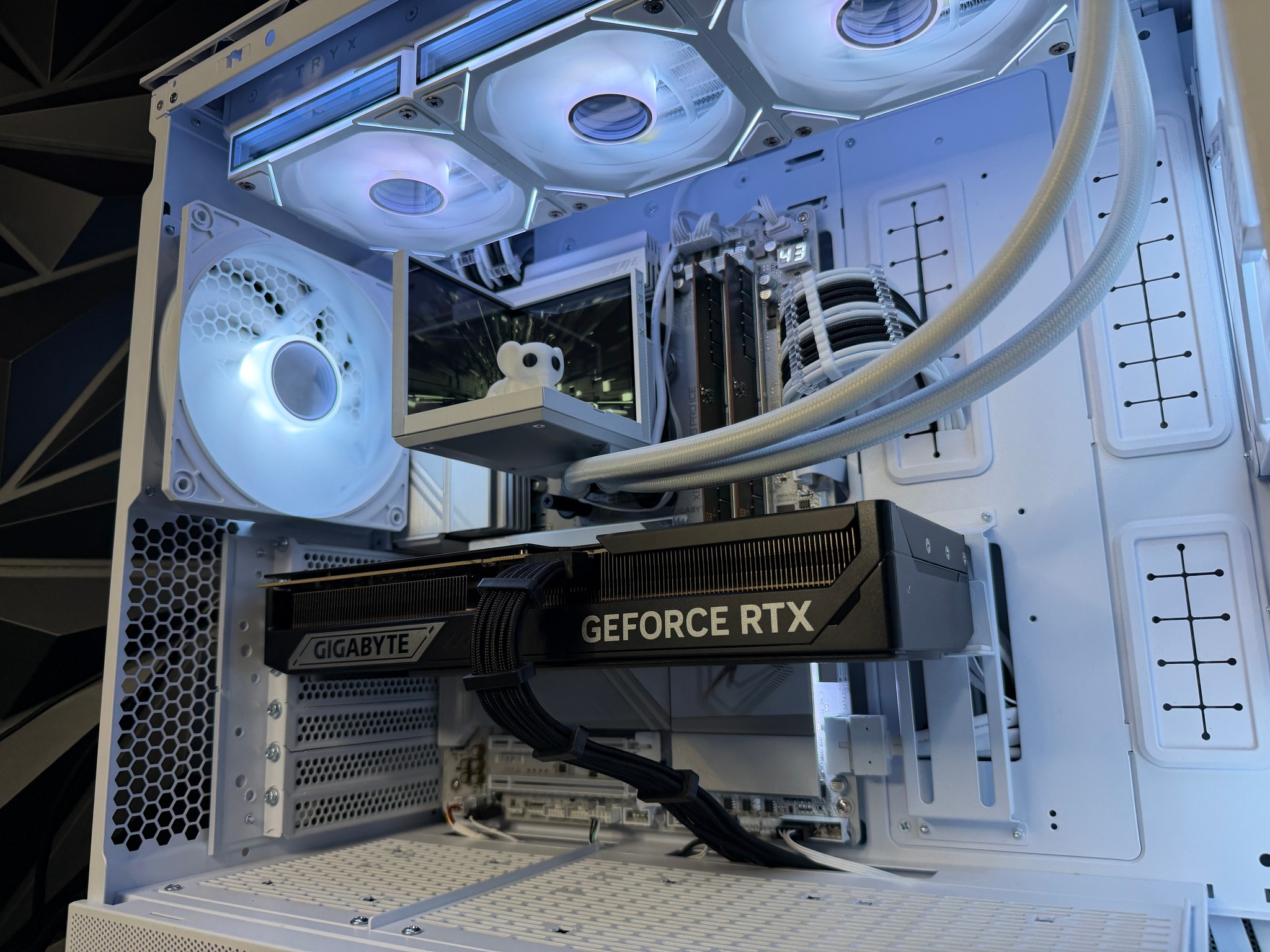 🐘❄️ IVORY TUSK ❄️🐘Ryzen 7 9850X3D| RTX 5080| 64 GB DDR5| 4.75TB NVMe| 1000W Platinum PSU
