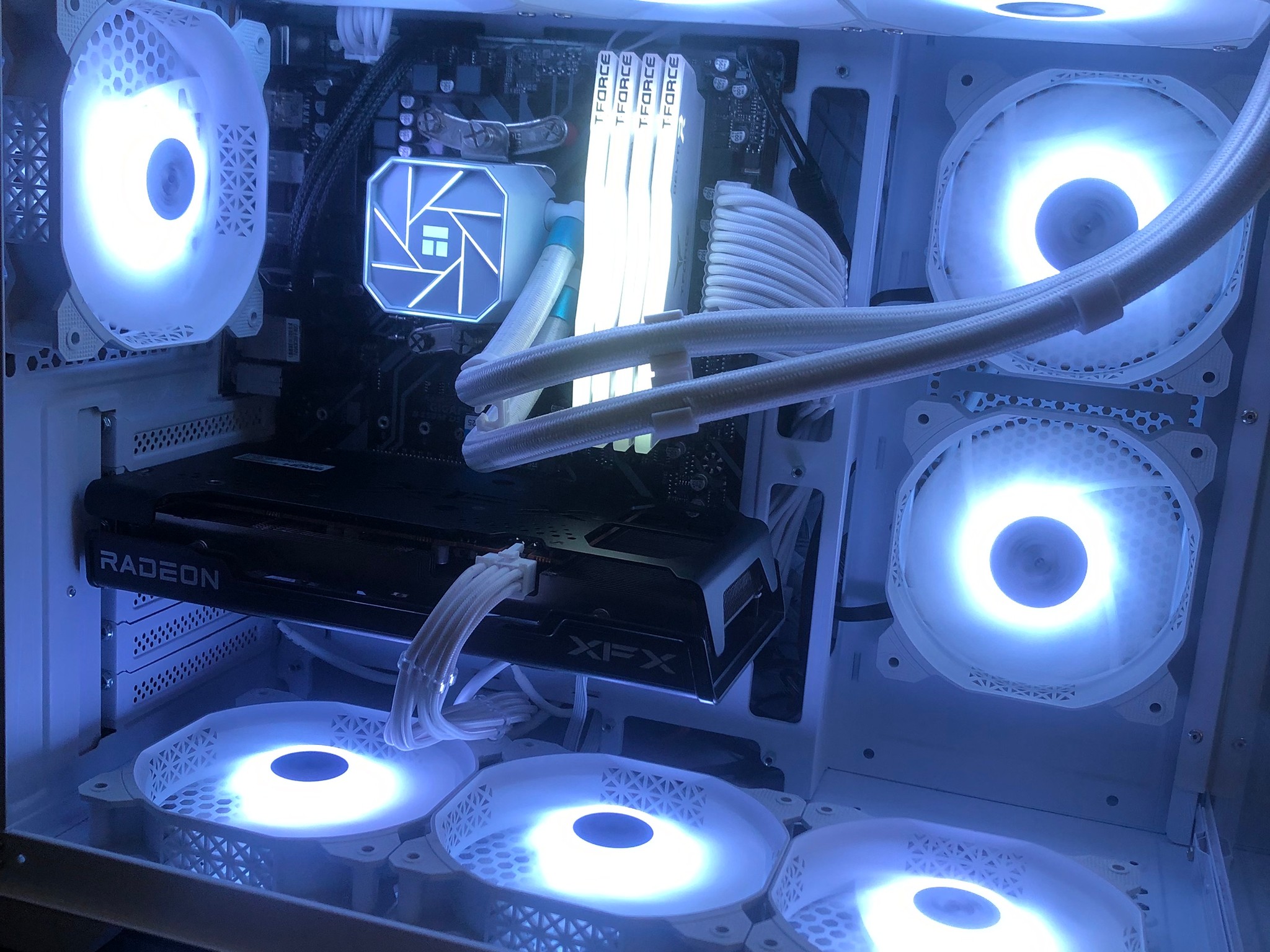 The pearly white 1440p gaming pc. with Ethernet/Wi-Fi/Bluetooth.