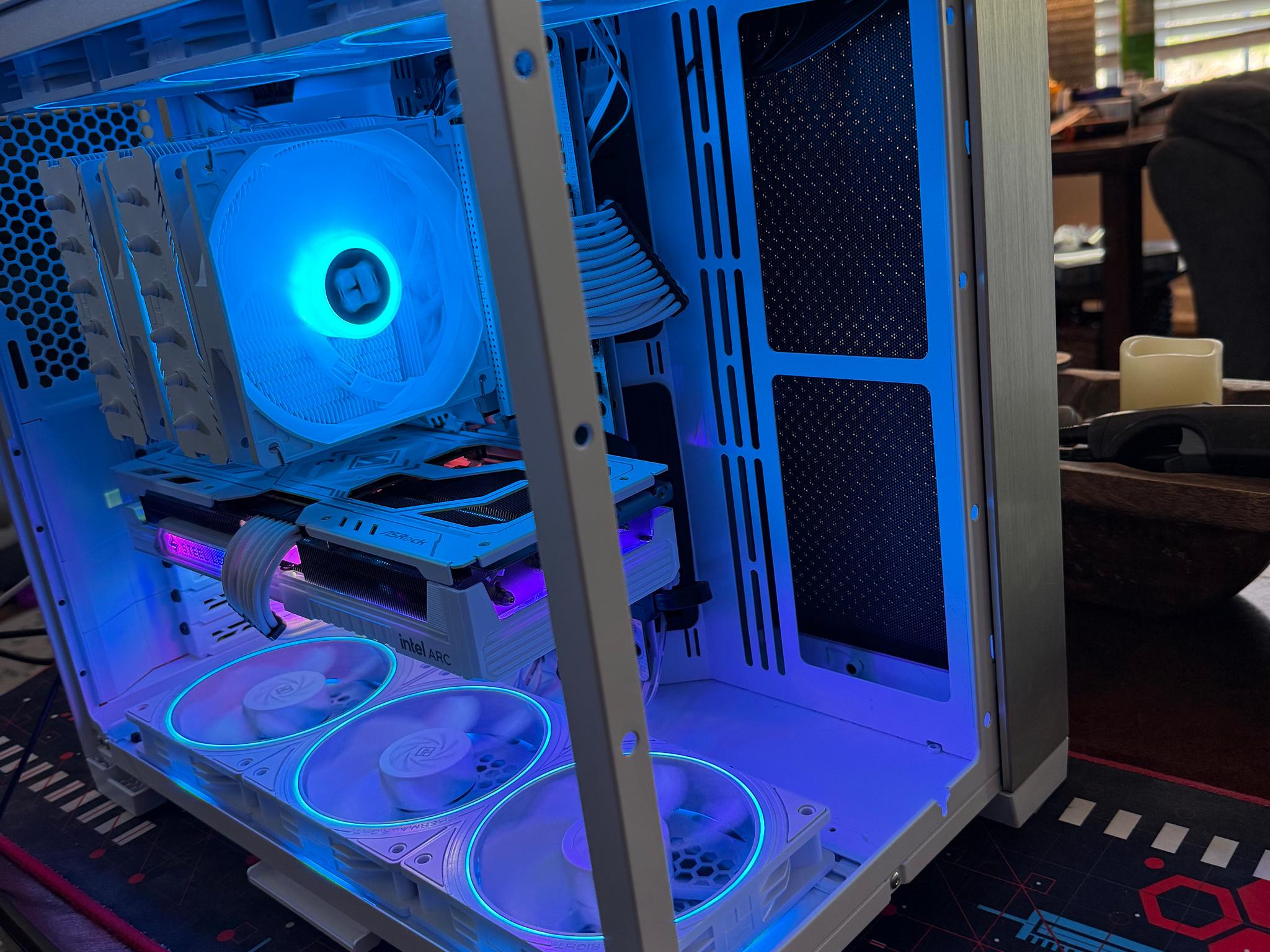 Custom White Intel Arc B580 with AMD 9600X